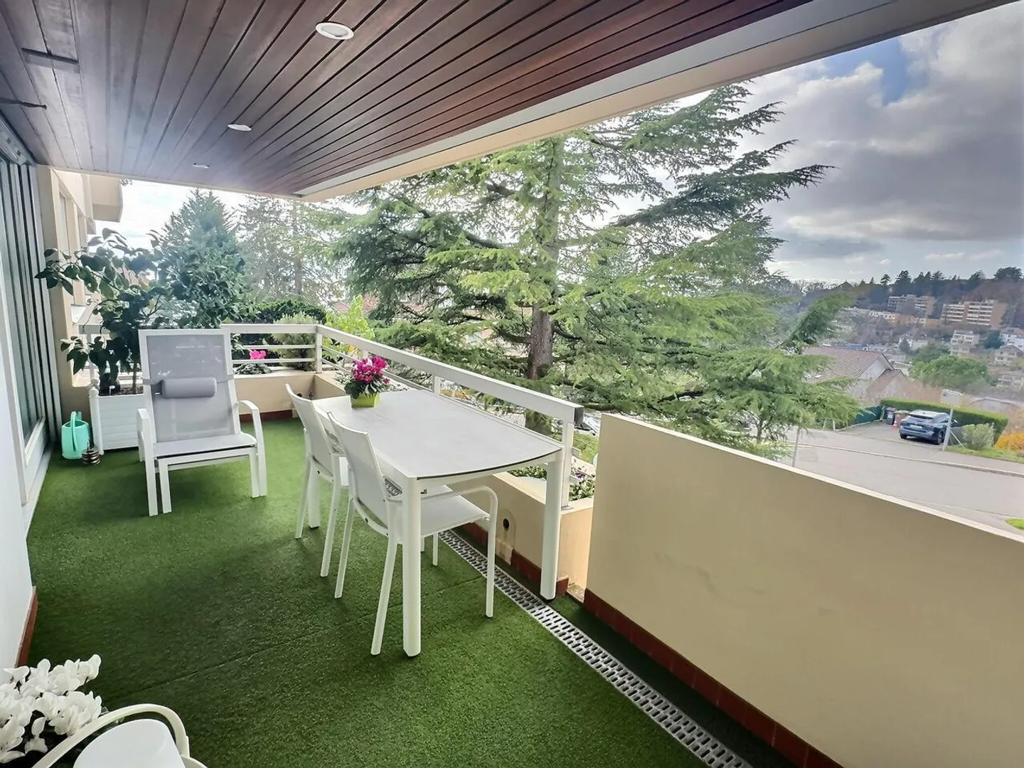 Bel Appartement avec Vue Lac - Photo 2 sur 16