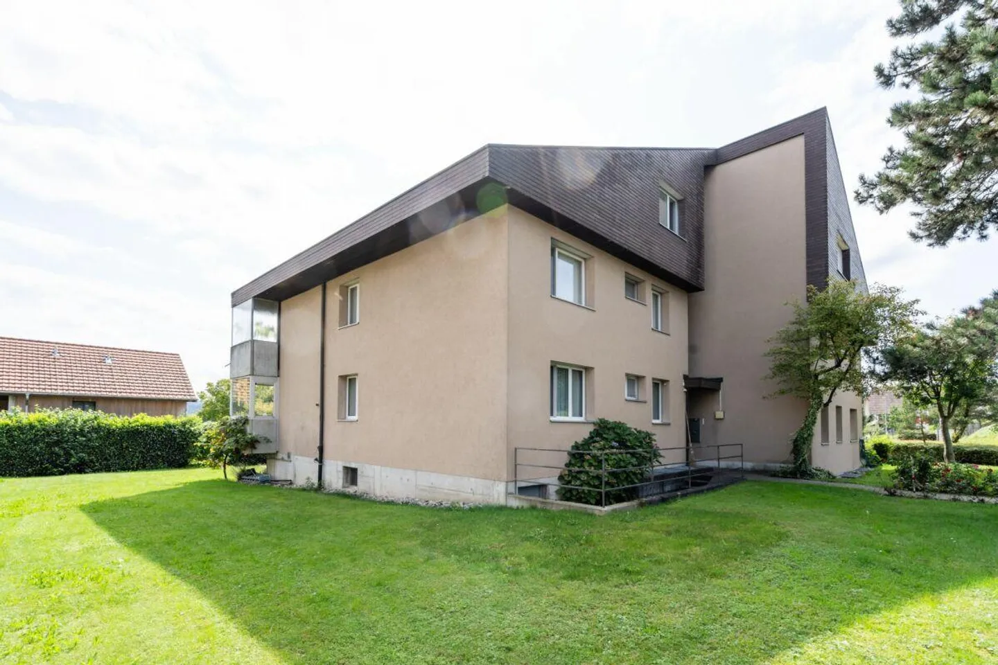 4.5-room apartment with balcony and parking space - Photo 2 of 10