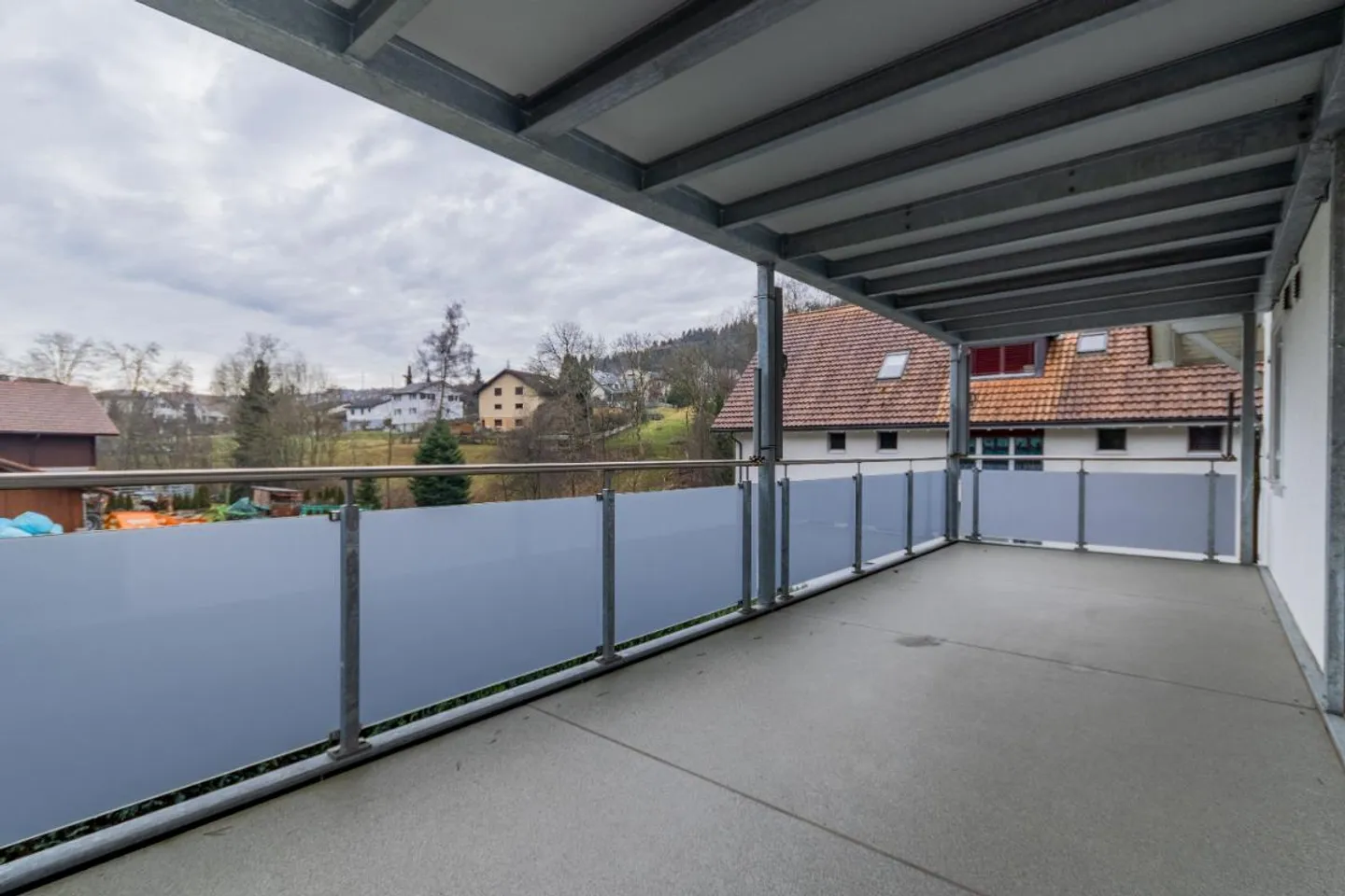 Bright 4.5-room apartment on the 1st floor with large balcony – Walde AG - Photo 3 of 5