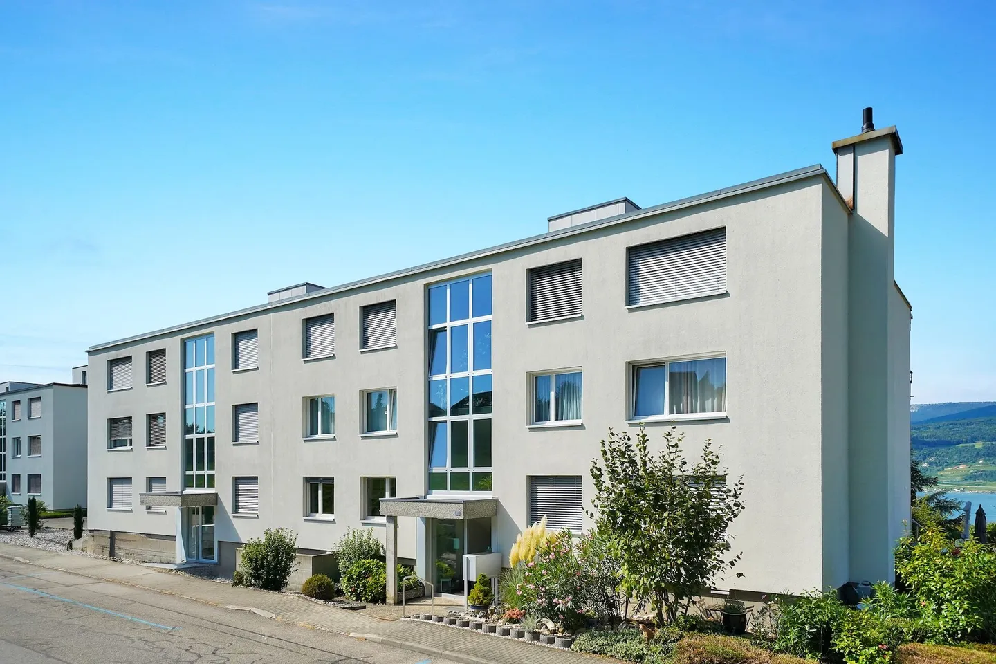 Bellissimo appartamento di 4.5 stanze in una posizione fantastica a Gerolfingen - Foto 1 di 17