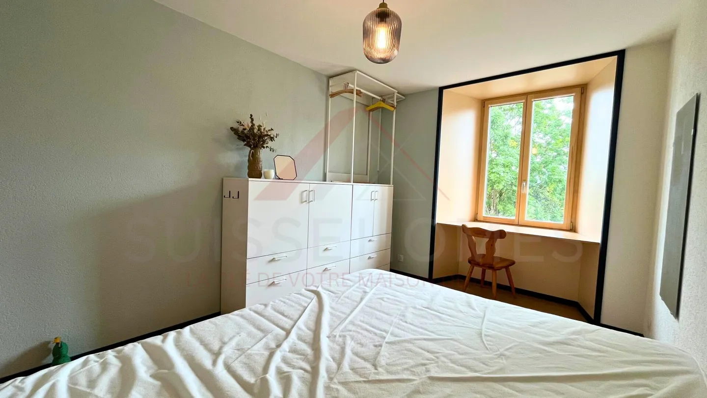 Charme, lumière et nature - 2.5 pièces rénové aux Ponts-de-Martel avec jardin et terrasse plein sud - Photo 6 sur 15