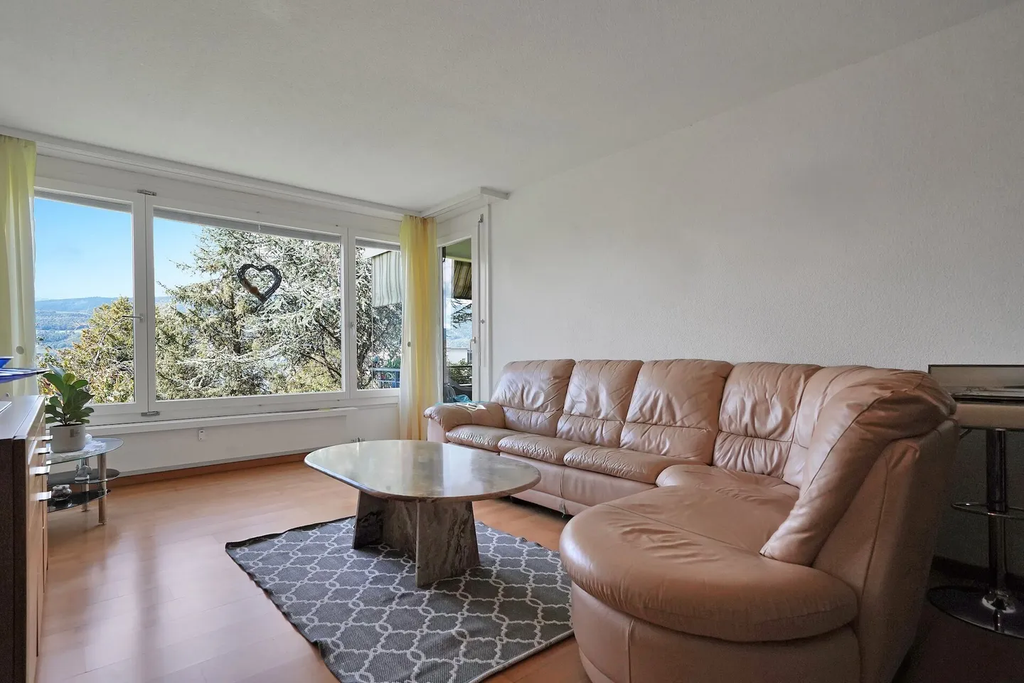 Bellissimo appartamento di 4.5 stanze in una posizione fantastica a Gerolfingen - Foto 2 di 17