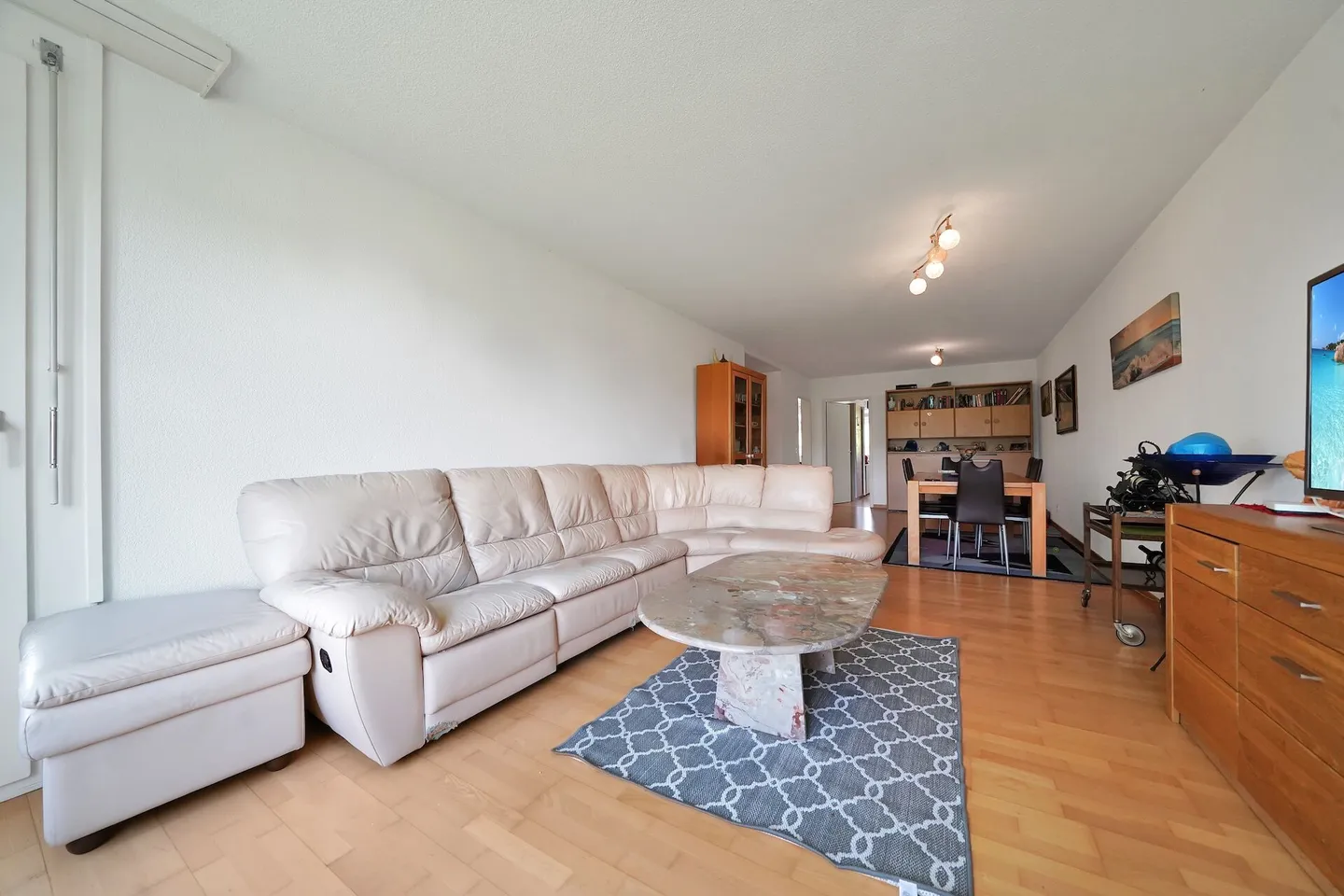 Bellissimo appartamento di 4.5 stanze in una posizione fantastica a Gerolfingen - Foto 3 di 17