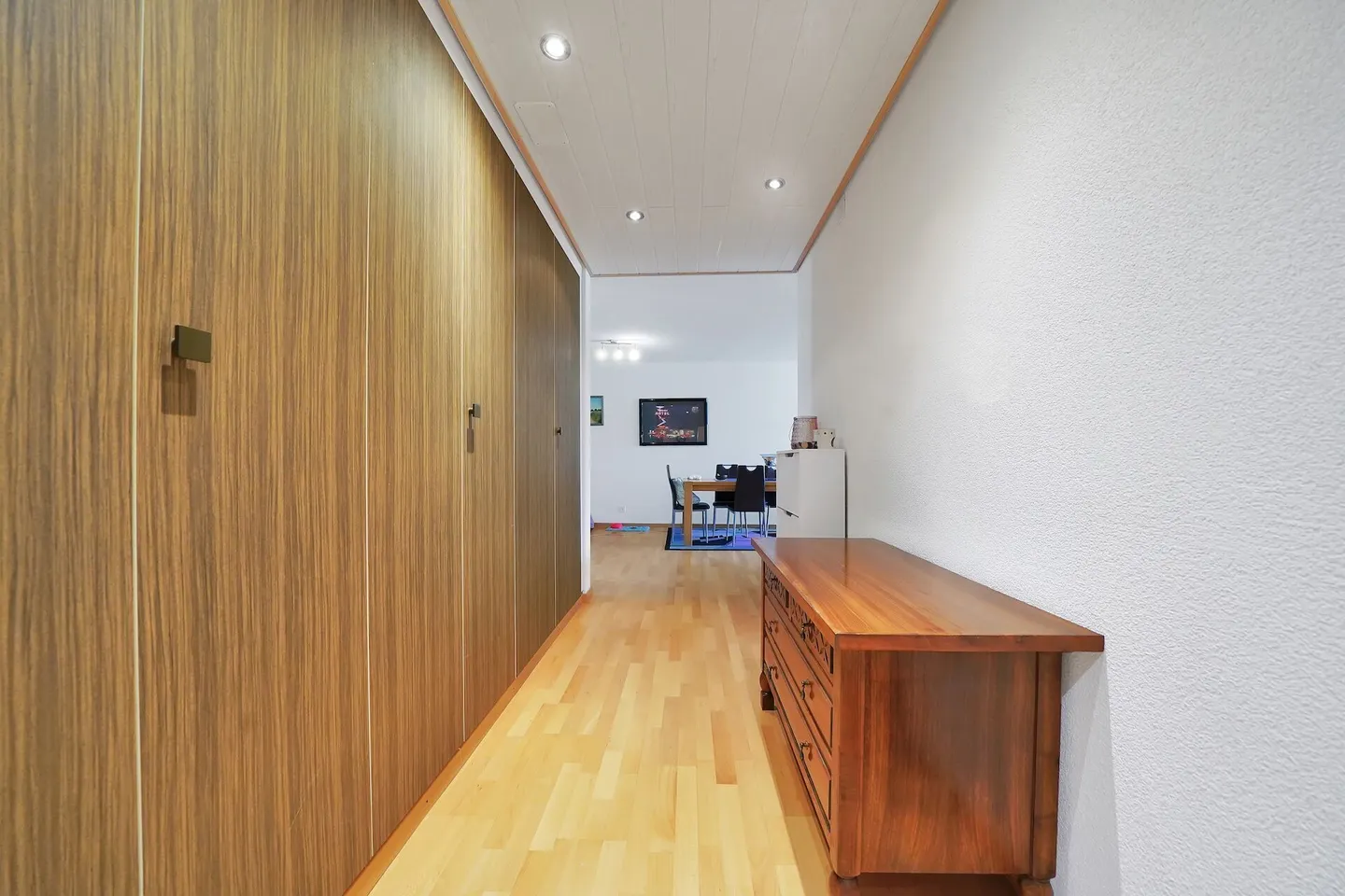 Bellissimo appartamento di 4.5 stanze in una posizione fantastica a Gerolfingen - Foto 8 di 17