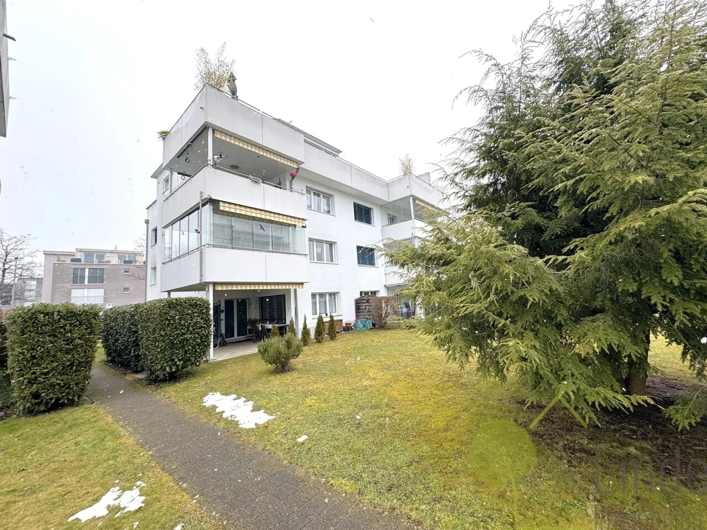 Modern 4.5-Room Apartment - Photo 11 of 12