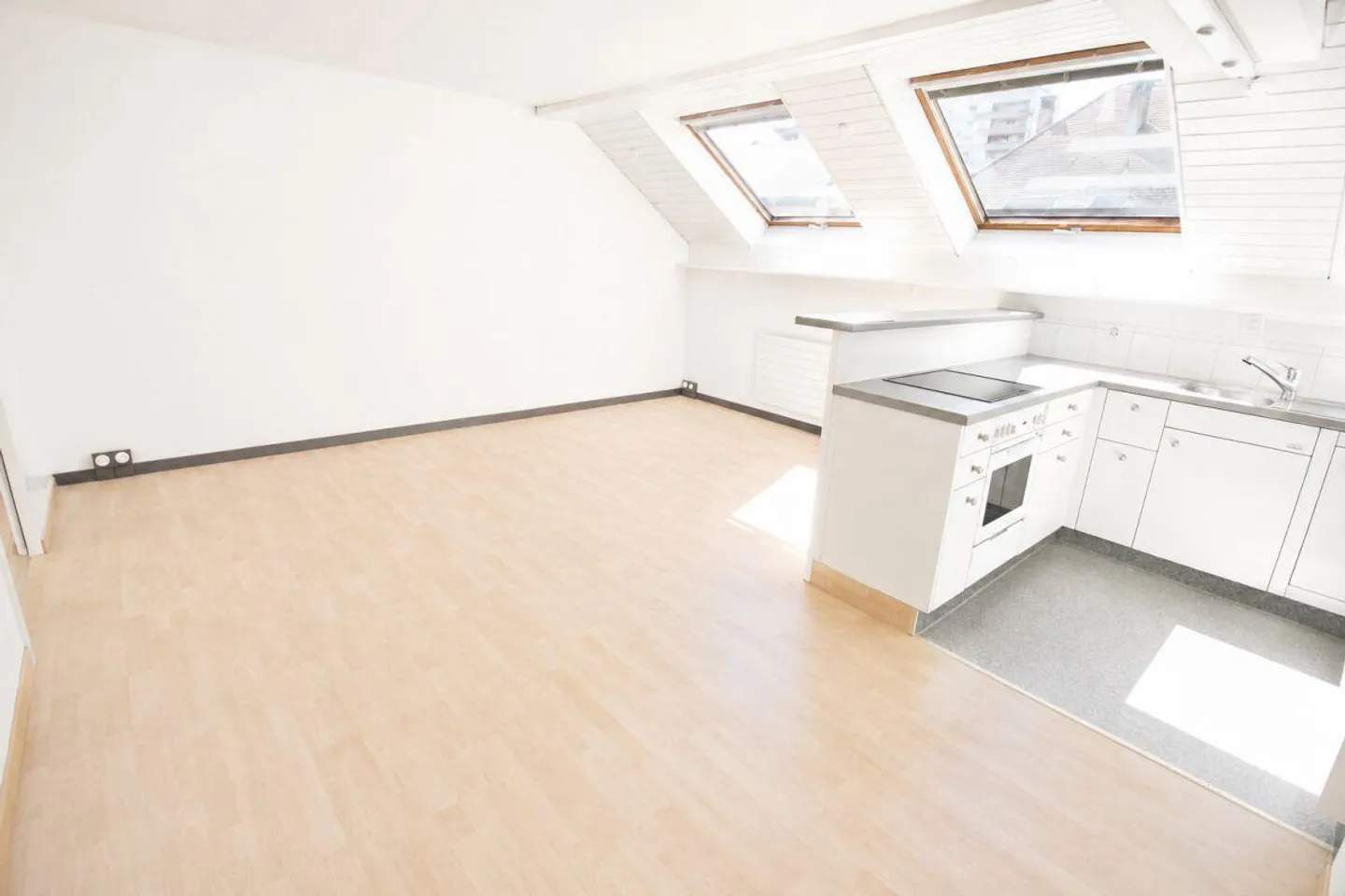 Heimelige Dachwohnung - Foto 2 von 7