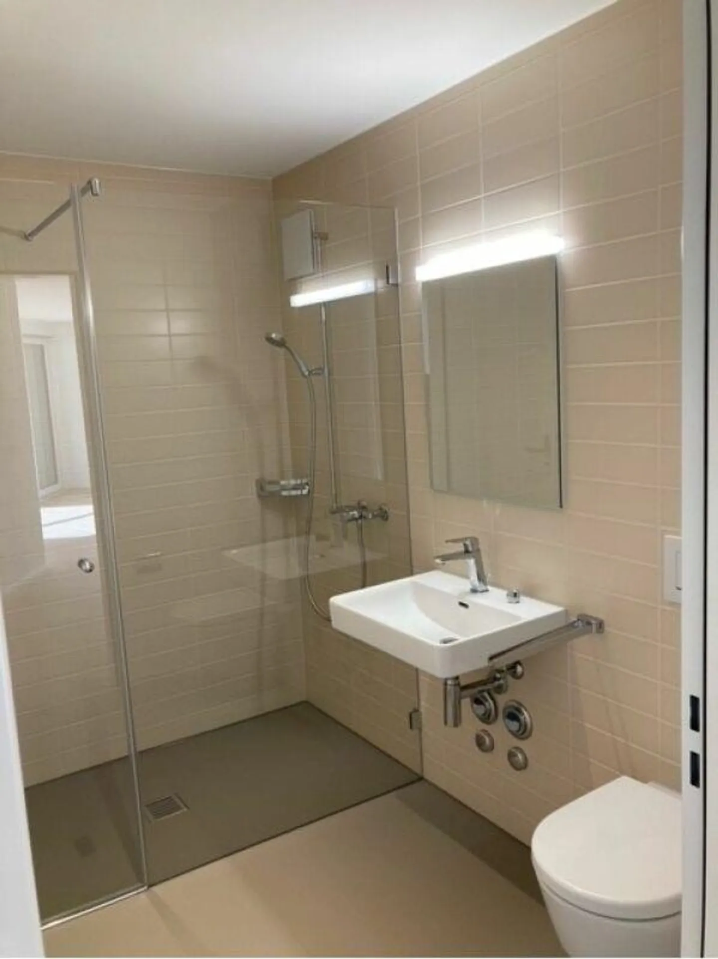 Attractive 3.5 room apartment on the ground floor for rent - Photo 7 of 9
