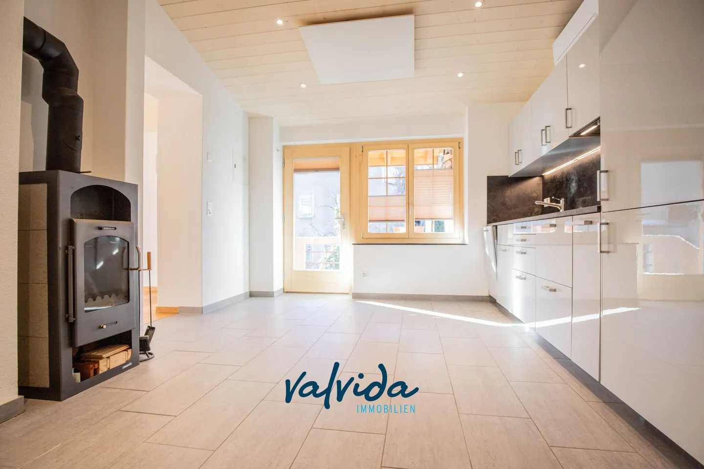 Appartement moderne de 3,5 pièces à louer à Varen - Photo 1 sur 9