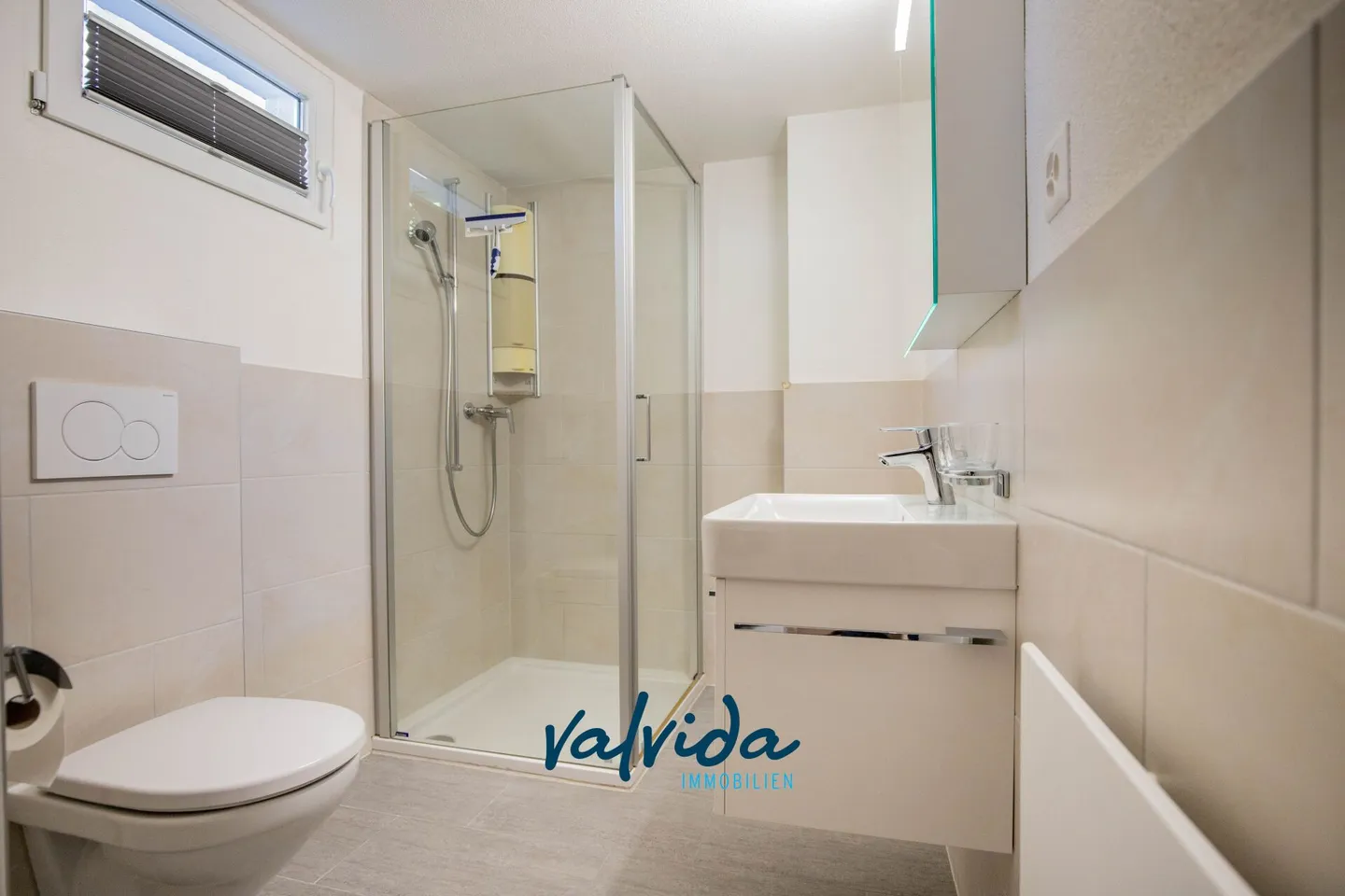 Appartement moderne de 3,5 pièces à louer à Varen - Photo 3 sur 9