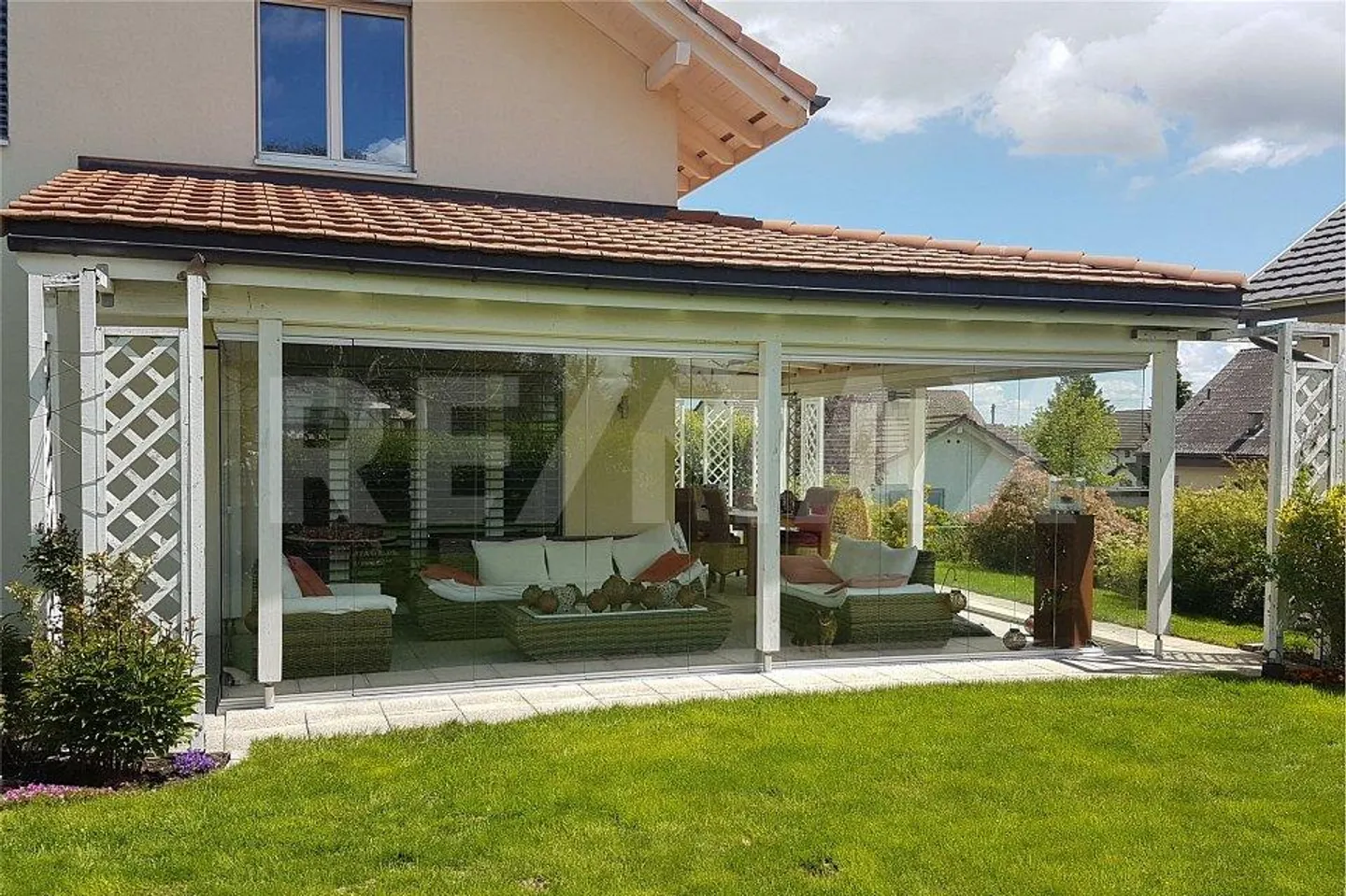 Attractive 4½ Room Single-Family House with Large Conservatory. So... - Photo 3 of 10