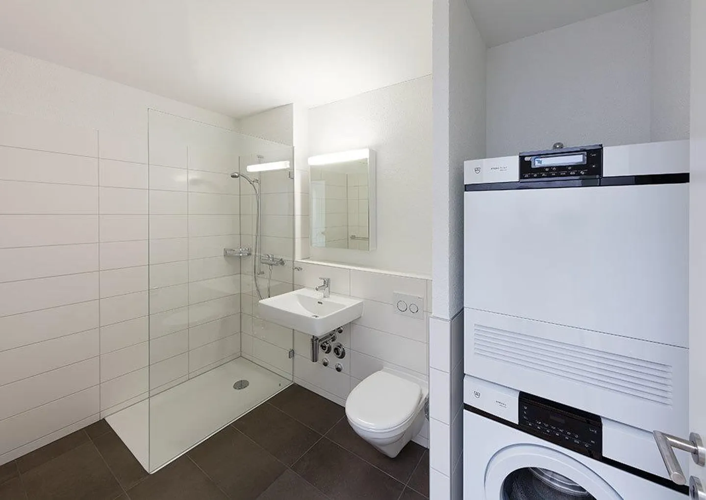 MODERN APARTMENT NEAR TRAIN STATION - Photo 4 of 5