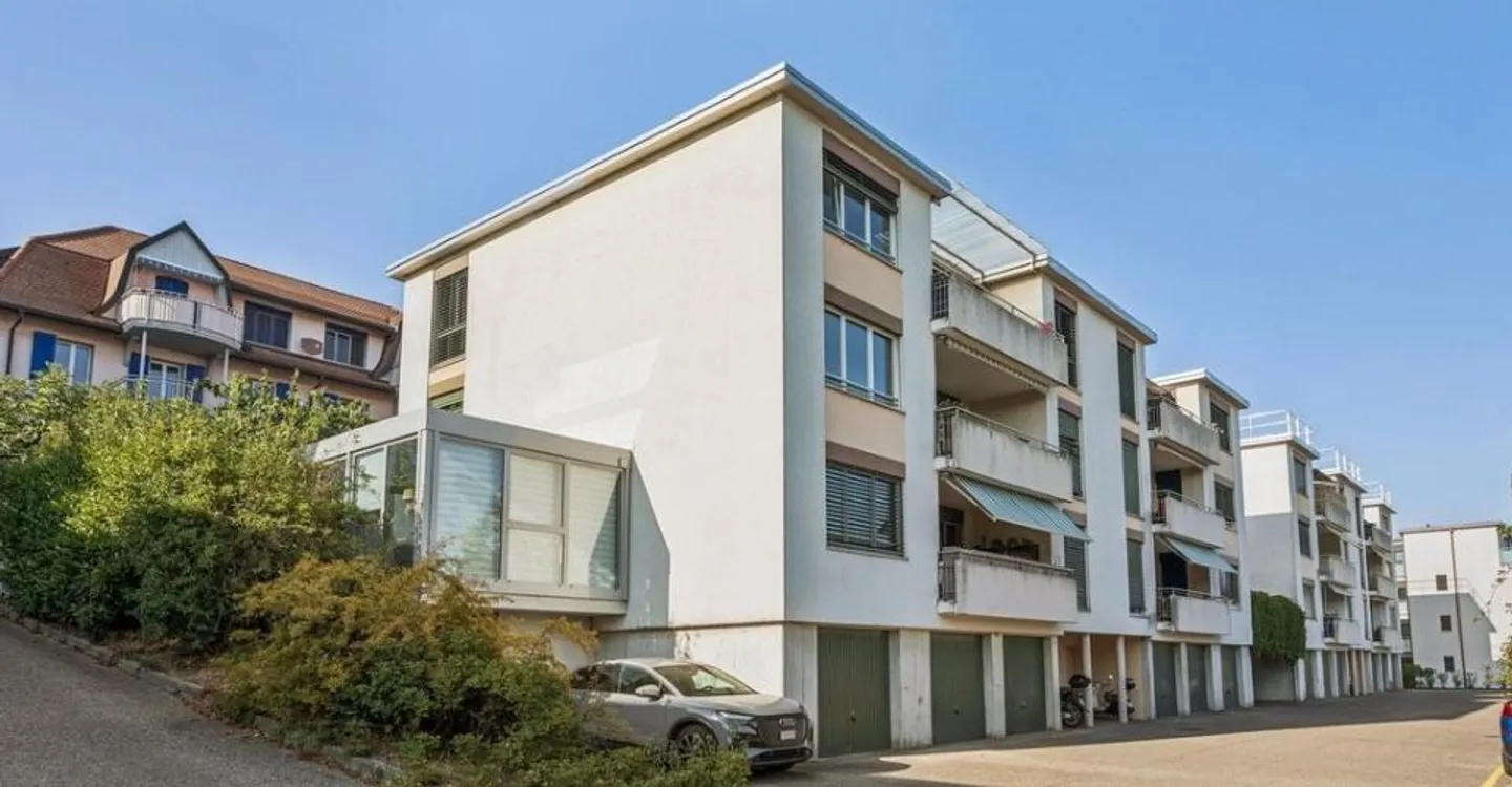 Appartamento di 4,5 locali con balcone e vista sul lago di Neuchâtel - Foto 1 di 9