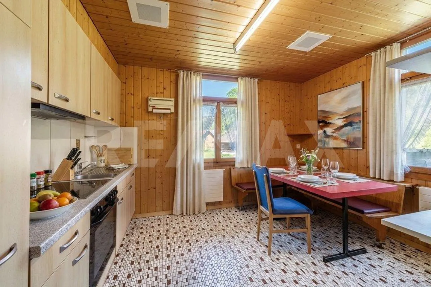 Single-family house with potential in the historic village center - Photo 5 of 13