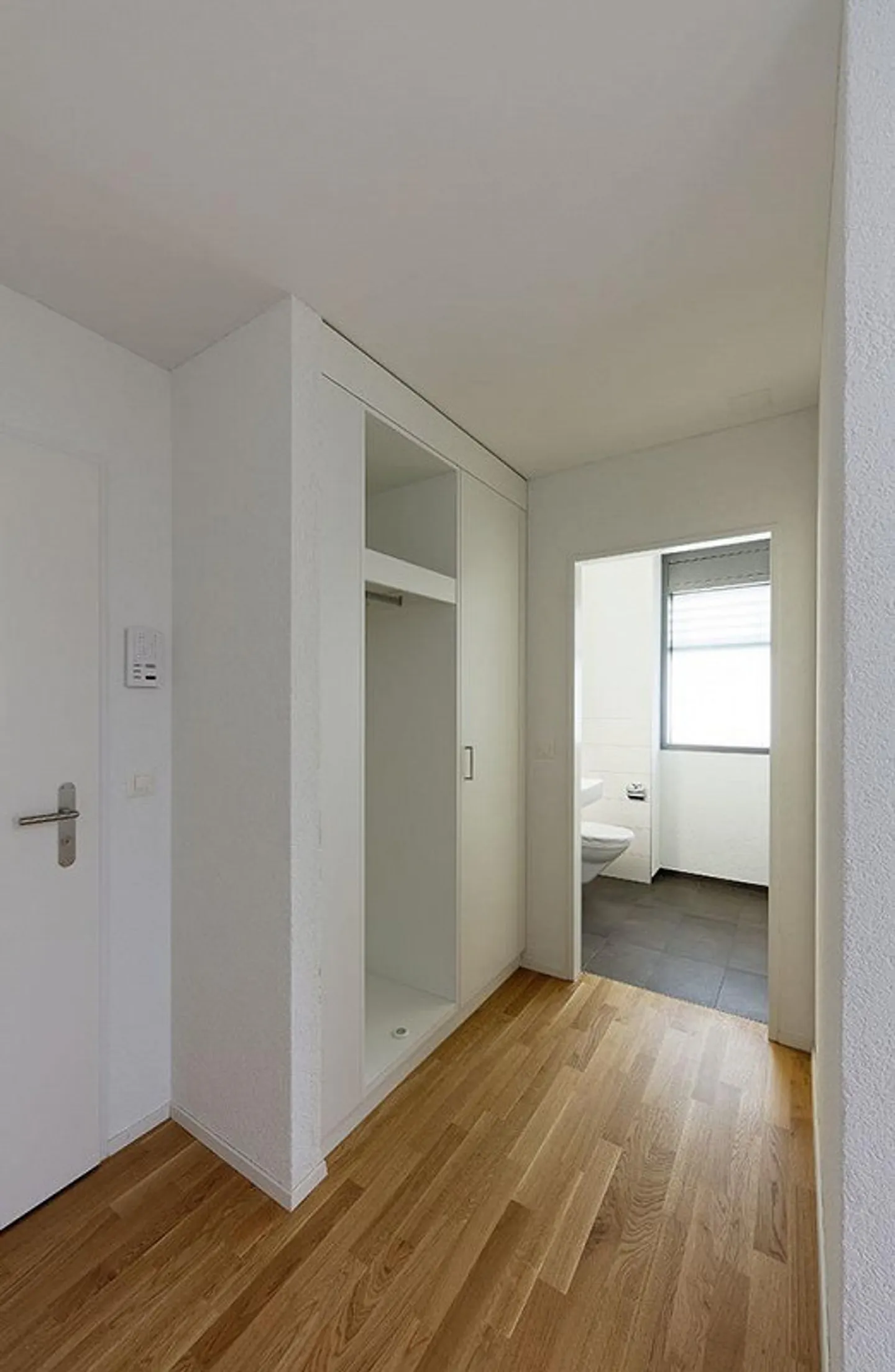 MODERN APARTMENT NEAR TRAIN STATION - Photo 5 of 5