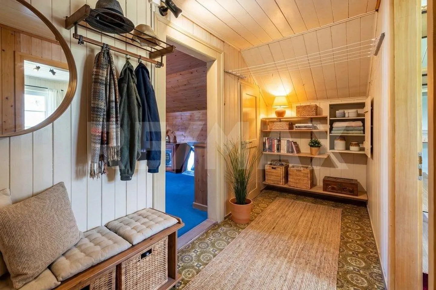 Single-family house with potential in the historic village center - Photo 9 of 13