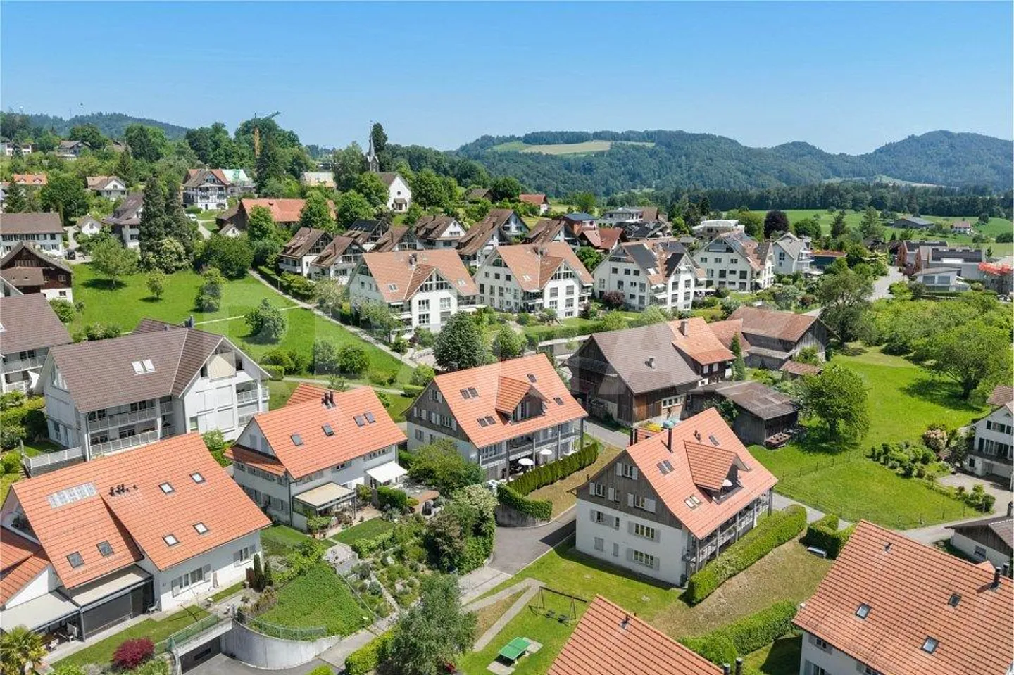 Appartamento duplex di 6 ½ stanze con vista sulle montagne - Vita familiare vicino al Türlersee - Foto 1 di 13