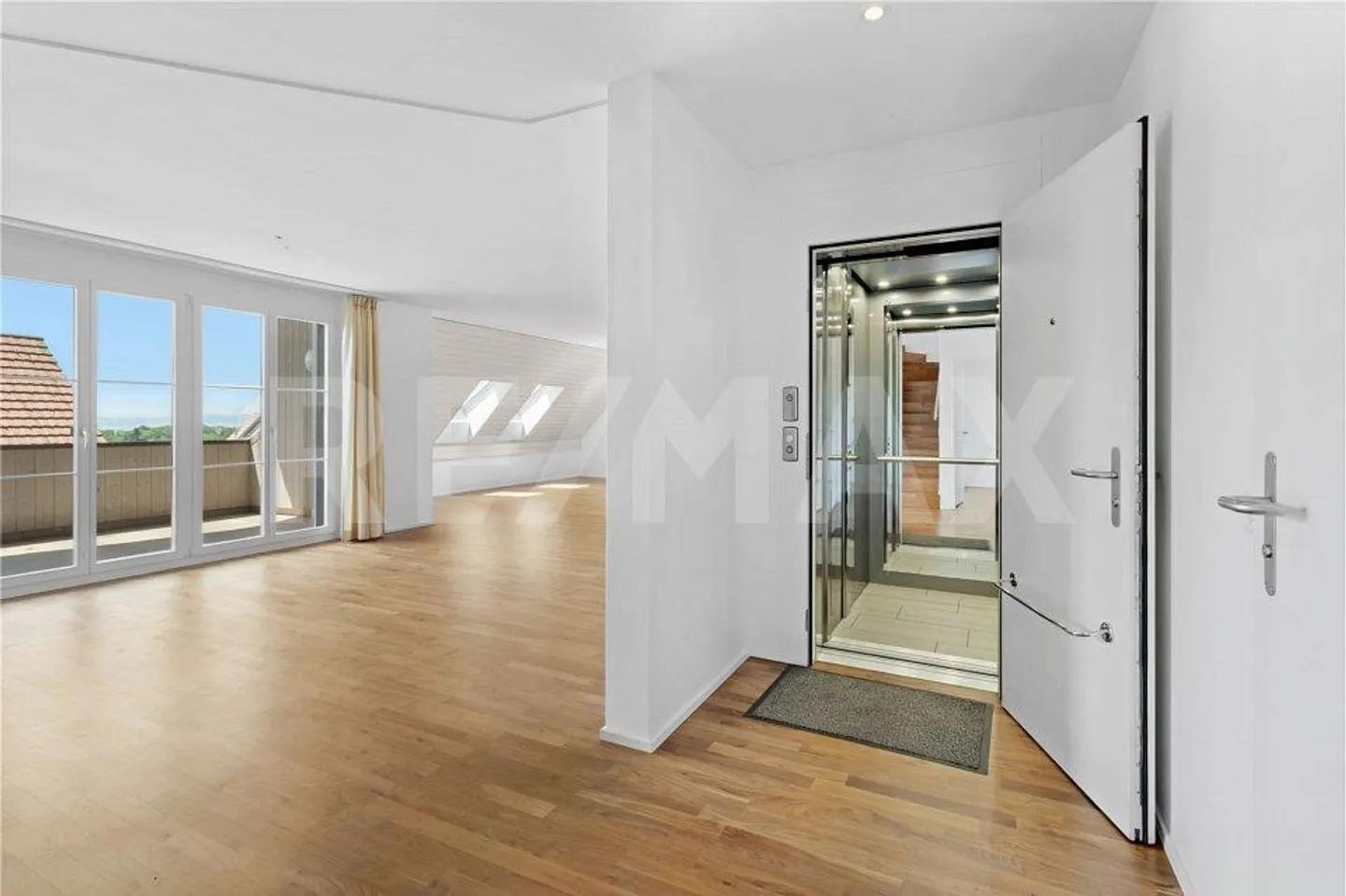 Appartamento duplex di 6 ½ stanze con vista sulle montagne - Vita familiare vicino al Türlersee - Foto 2 di 13