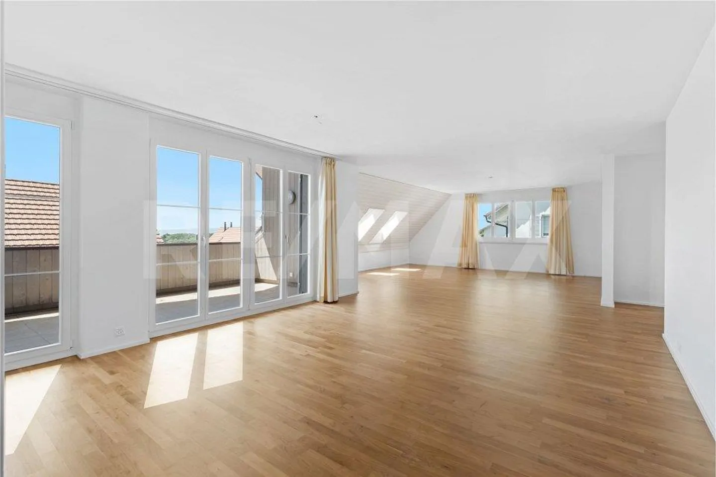 Appartamento duplex di 6 ½ stanze con vista sulle montagne - Vita familiare vicino al Türlersee - Foto 3 di 13