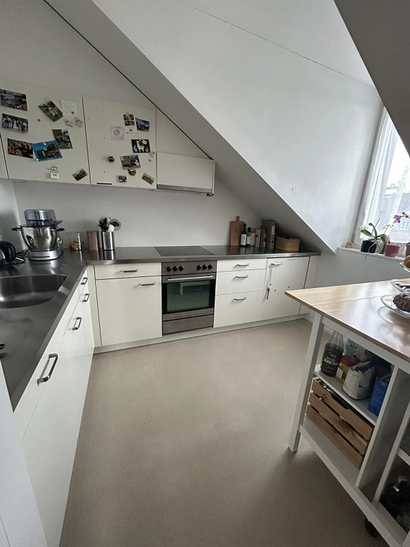 Luminoso appartamento mansardato di 3,5 locali con balcone e posto auto - Foto 2 di 9