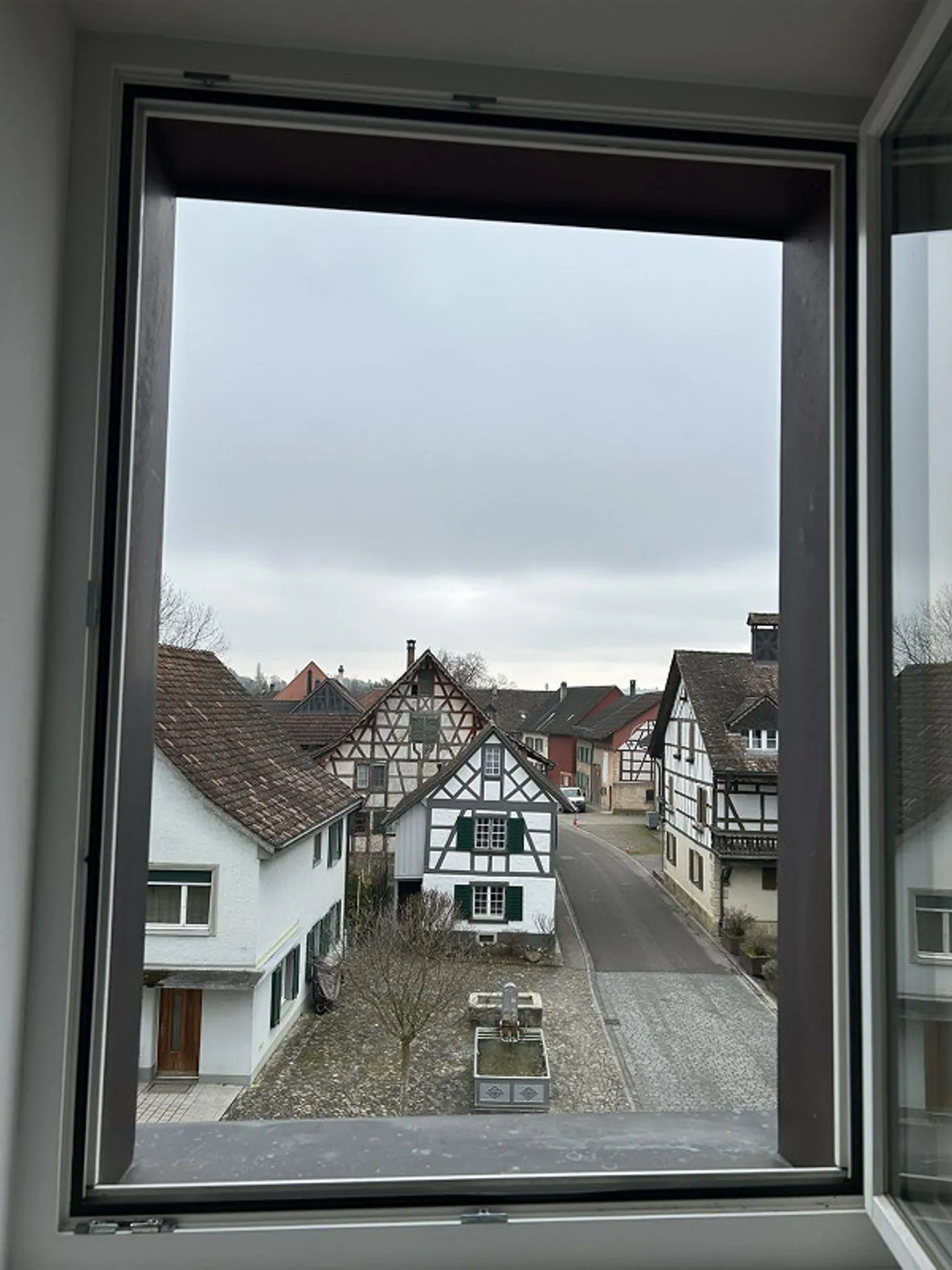 Luminoso appartamento mansardato di 3,5 locali con balcone e posto auto - Foto 7 di 9