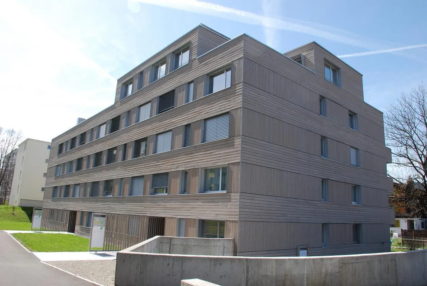 High-quality apartment in a quiet, sunny location - Photo 1 of 9