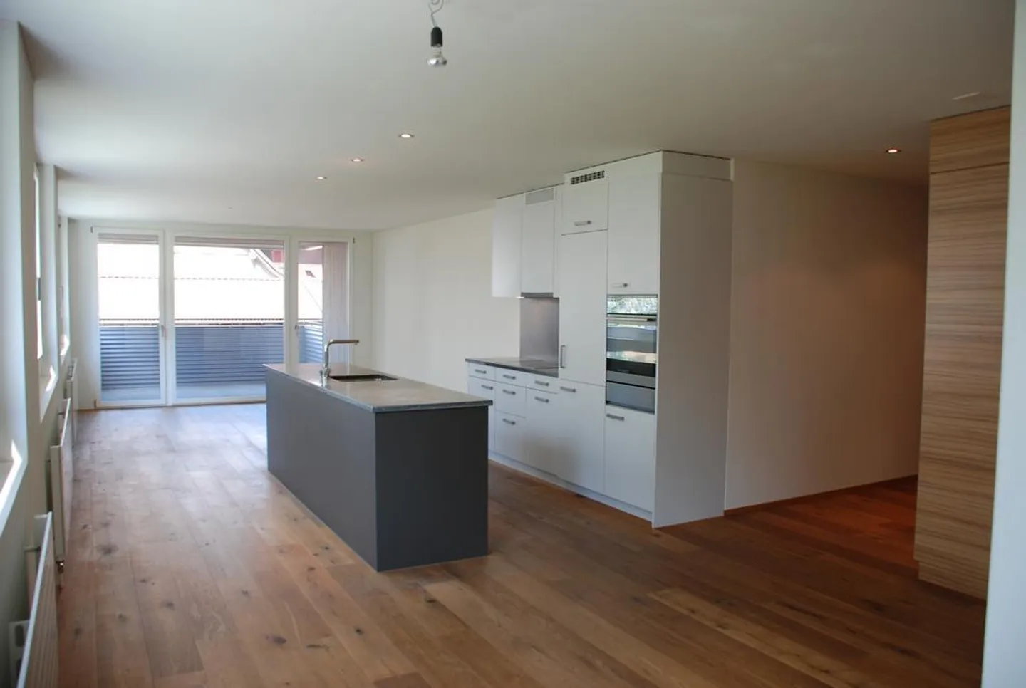 High-quality apartment in a quiet, sunny location - Photo 3 of 9
