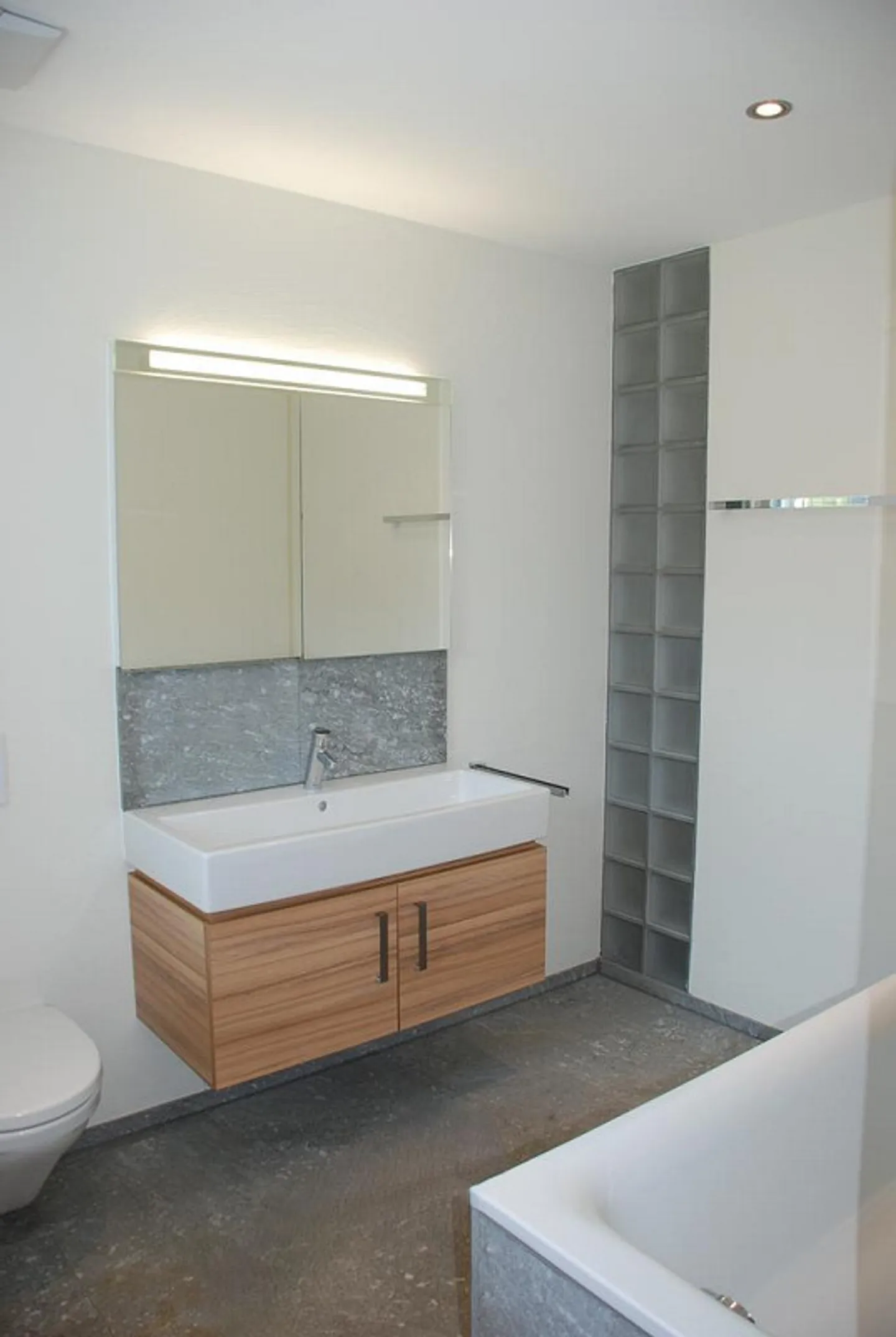 High-quality apartment in a quiet, sunny location - Photo 7 of 9