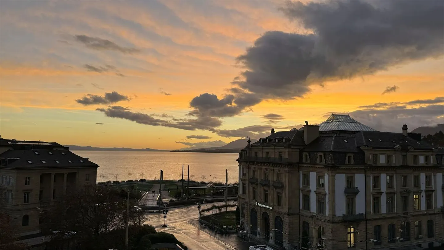 Ufficio nel centro città con una magnifica vista sul lago e sulle Alpi - Foto 8 di 9