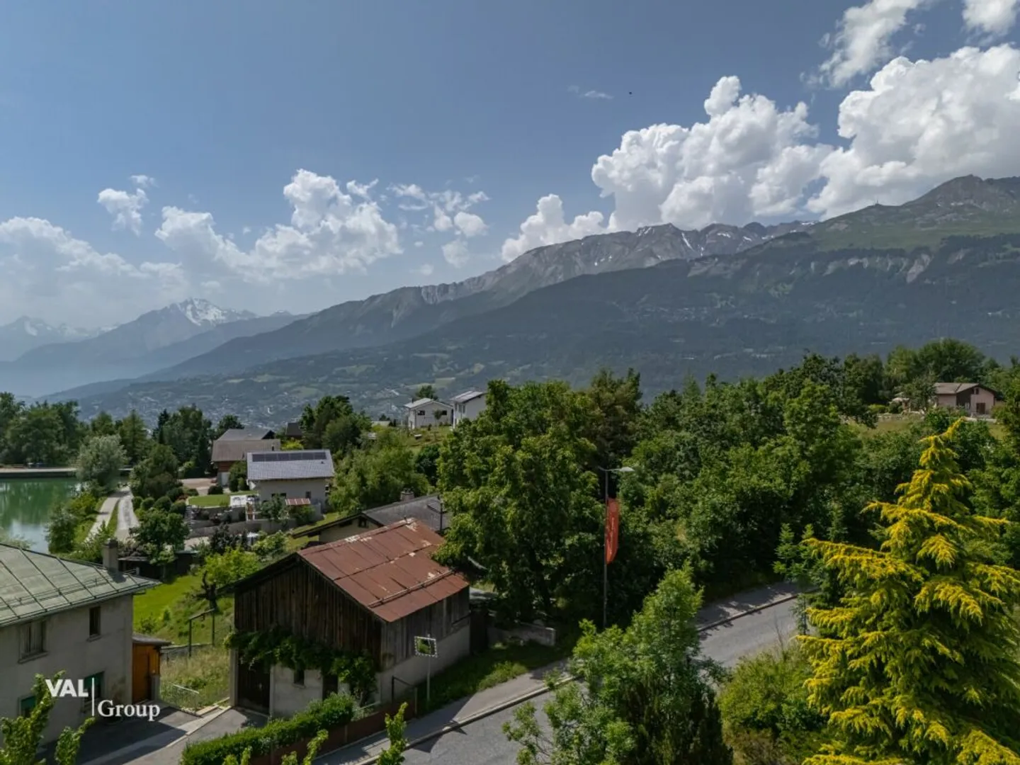 Modern Residential Residence in Alpine Surroundings - Photo 7 of 9