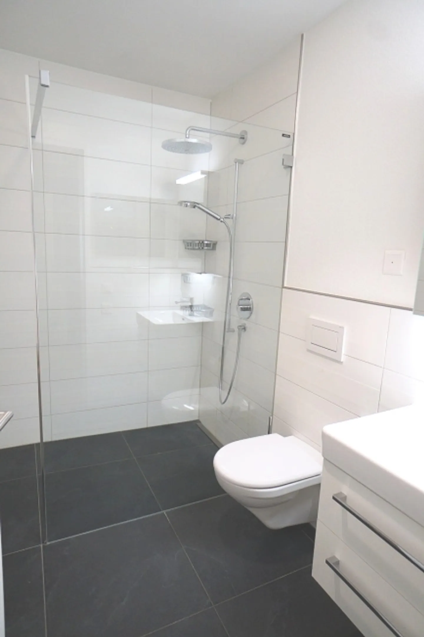 Charming garden apartment with top construction standard - Photo 4 of 14