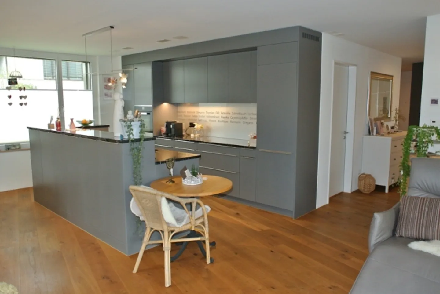 Charming garden apartment with top construction standard - Photo 6 of 14