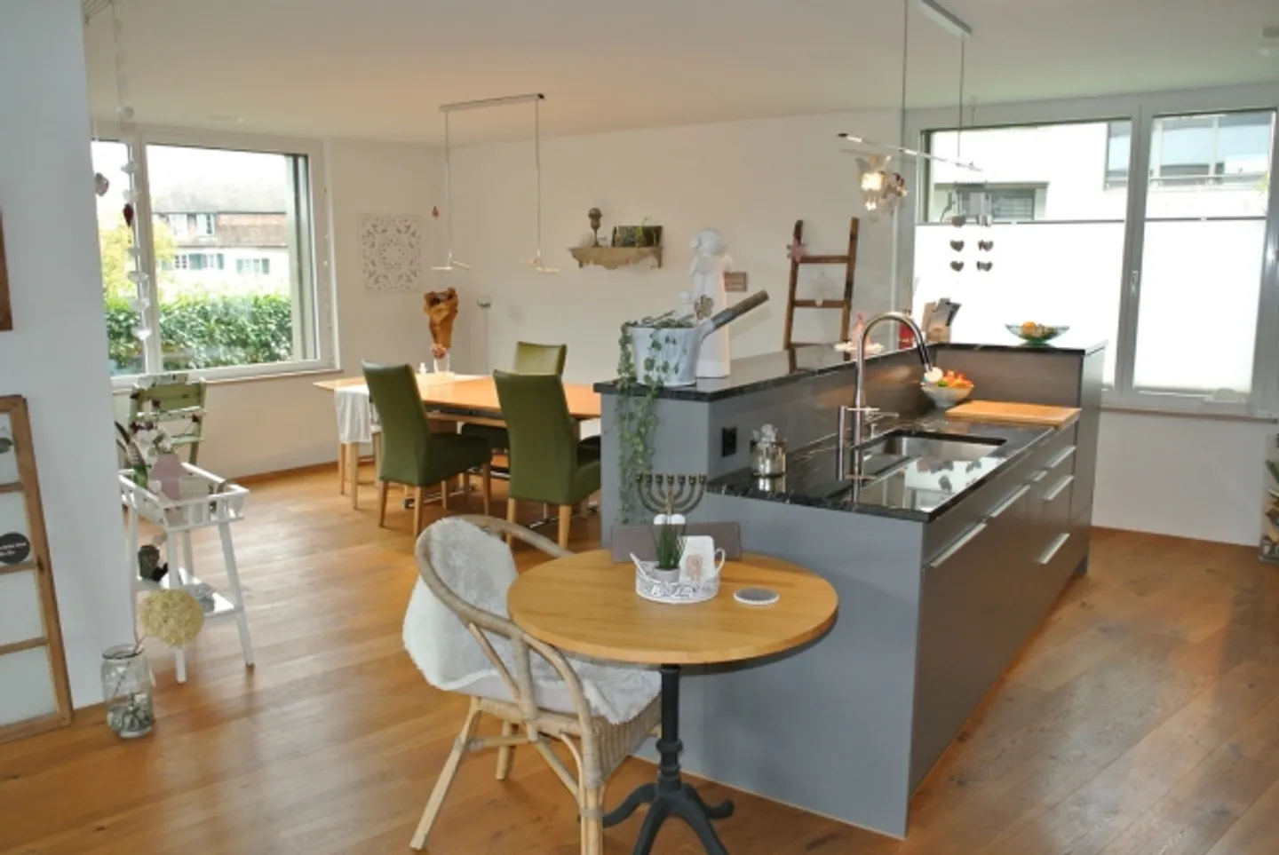 Charming garden apartment with top construction standard - Photo 7 of 14
