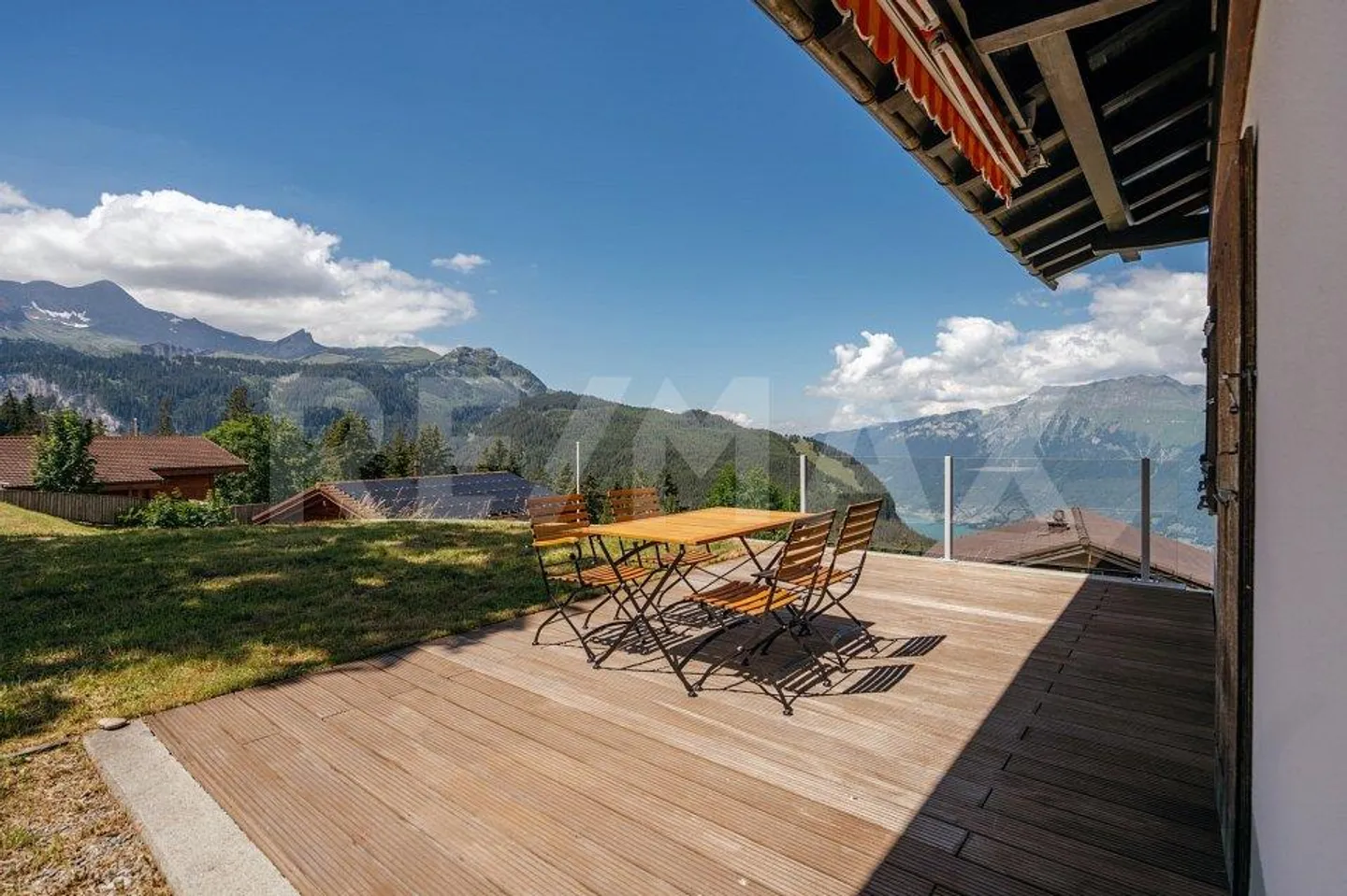The mountains in sight, the lake at your feet - Holiday chalet with 4.5 rooms and additional studio - Photo 1 of 13