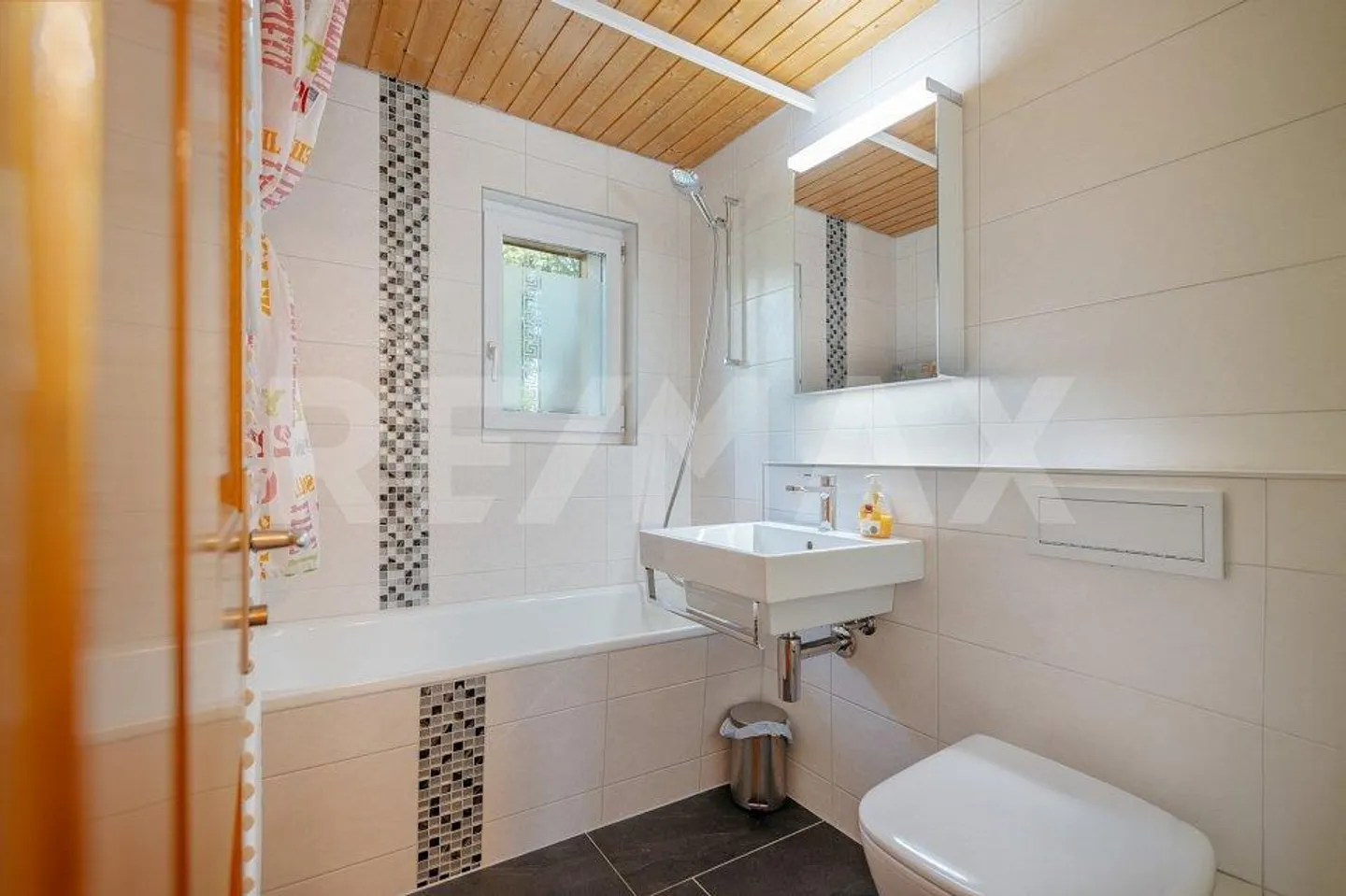The mountains in sight, the lake at your feet - Holiday chalet with 4.5 rooms and additional studio - Photo 9 of 13