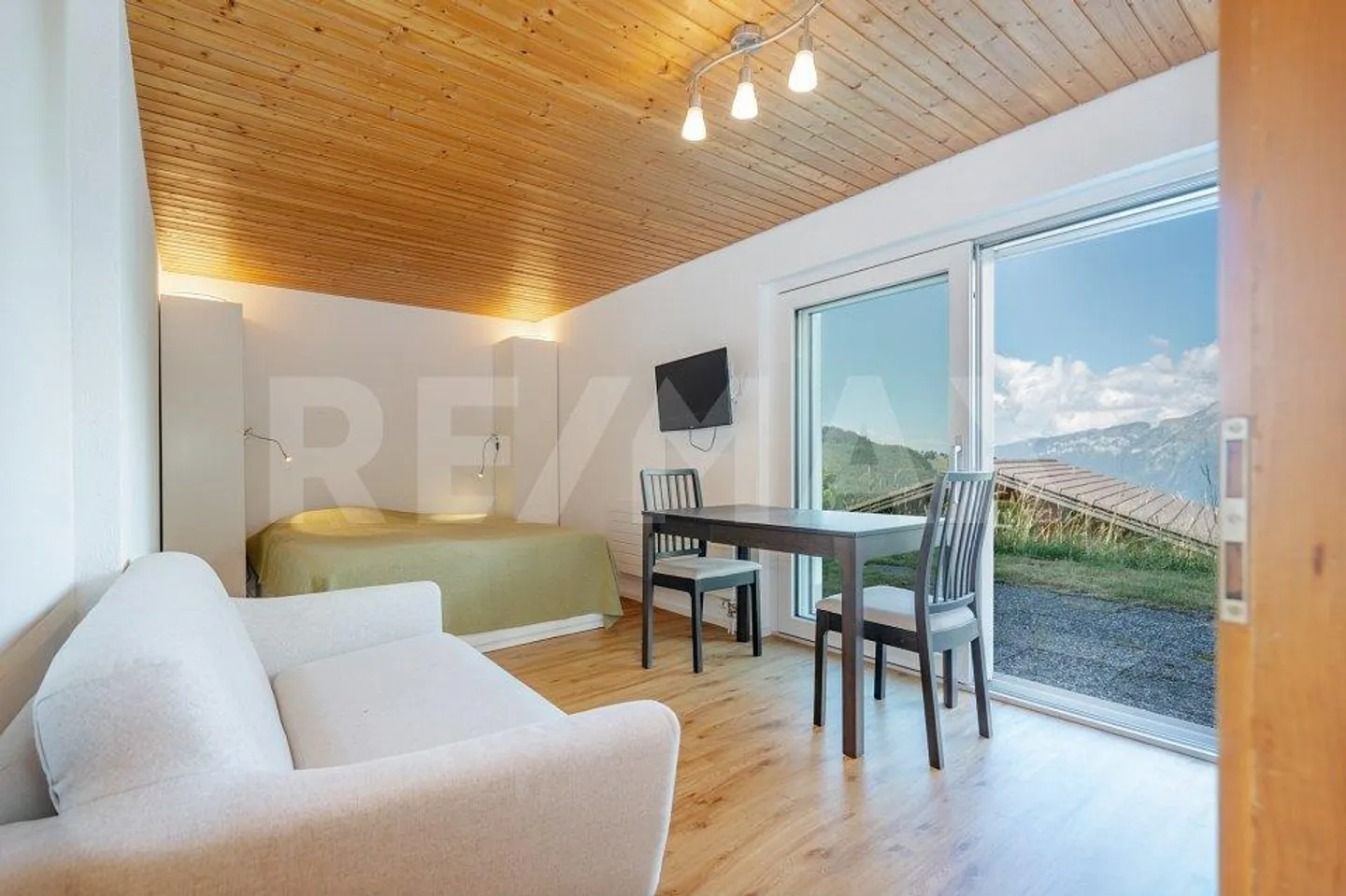 The mountains in sight, the lake at your feet - Holiday chalet with 4.5 rooms and additional studio - Photo 10 of 13