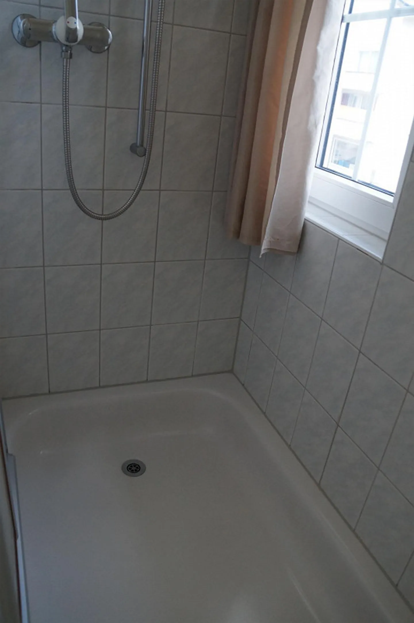 Appartamento 1.5 camere accogliente con grande cucina in posizione centrale - Foto 9 di 10