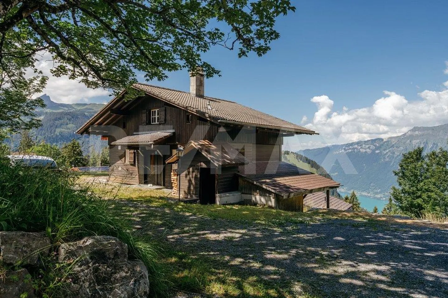 The mountains in sight, the lake at your feet - Holiday chalet with 4.5 rooms and additional studio - Photo 3 of 13