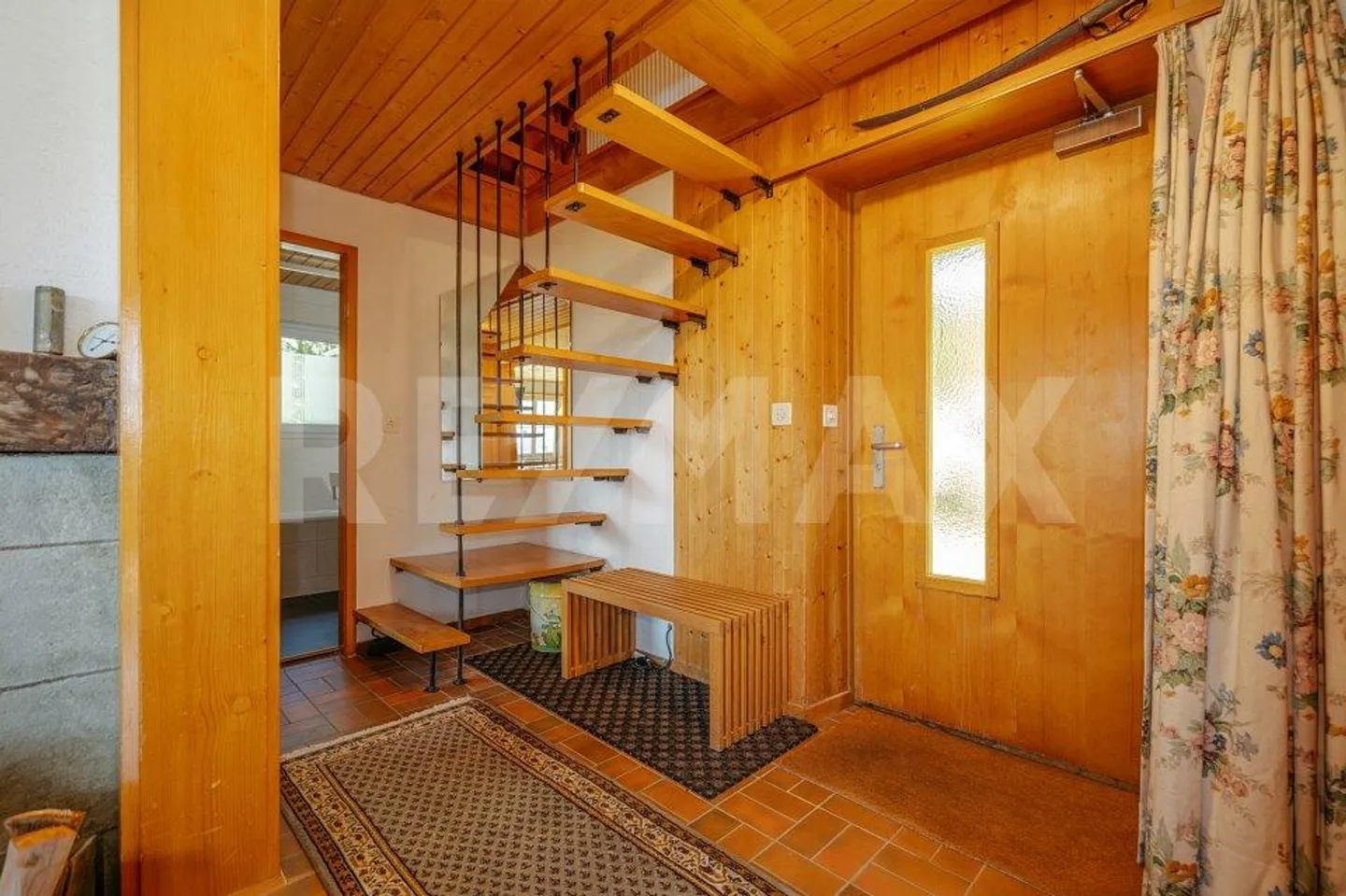 The mountains in sight, the lake at your feet - Holiday chalet with 4.5 rooms and additional studio - Photo 4 of 13