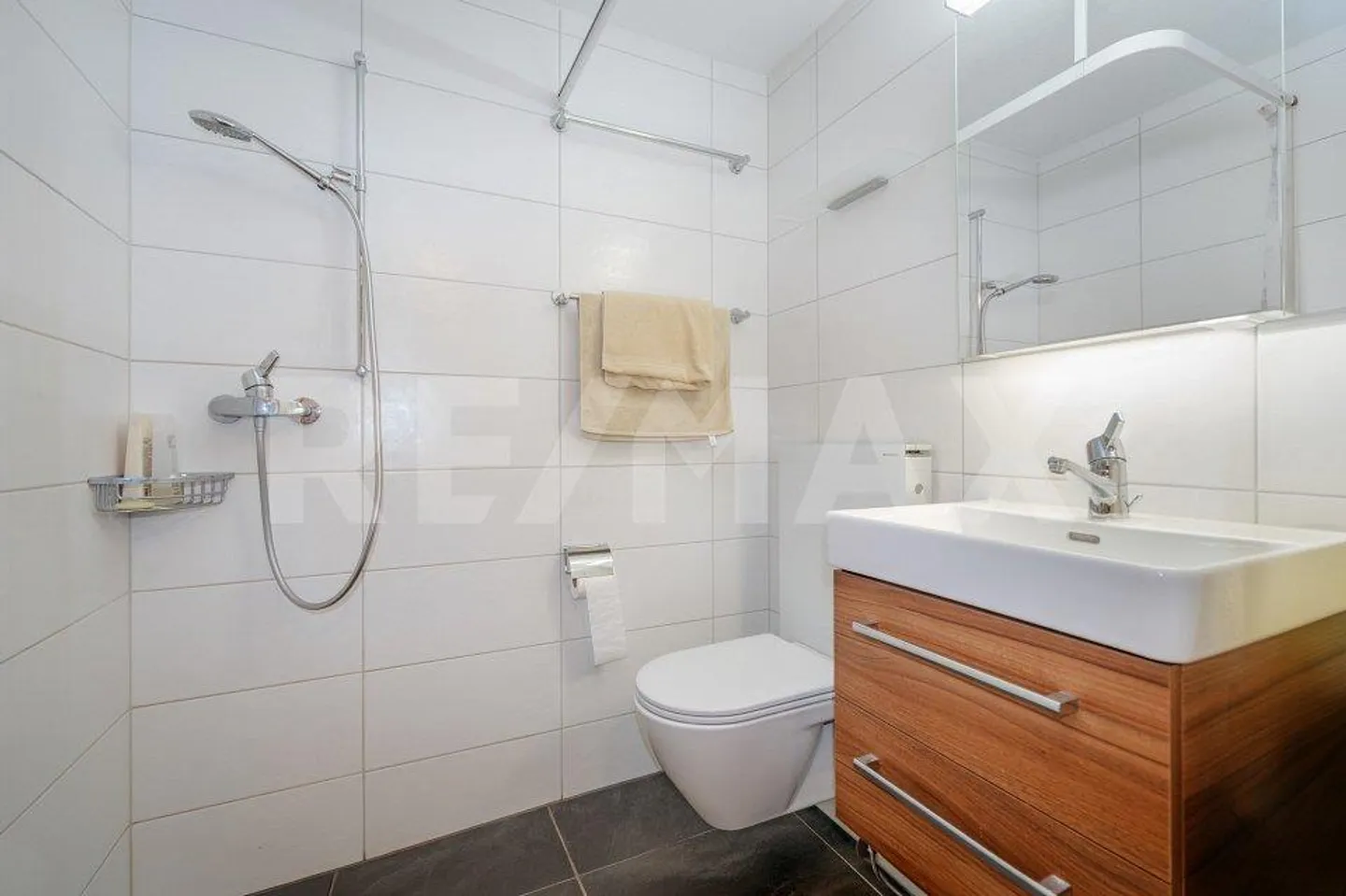 The mountains in sight, the lake at your feet - Holiday chalet with 4.5 rooms and additional studio - Photo 13 of 13