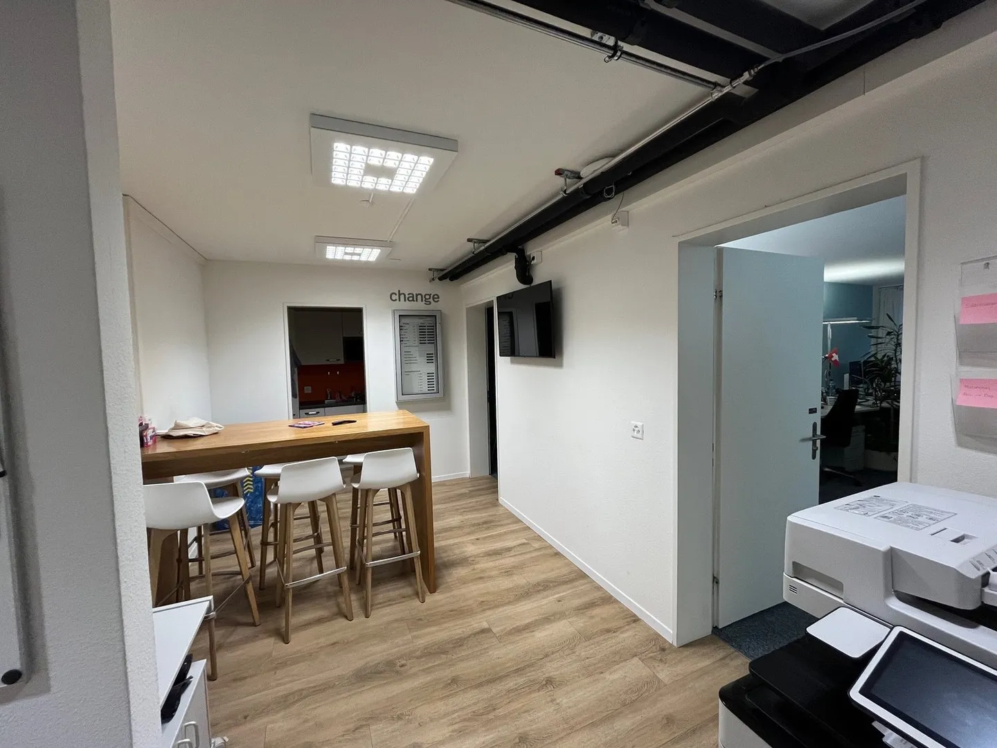 Modern office spaces for rent in prime location in Basel - Photo 5 of 10