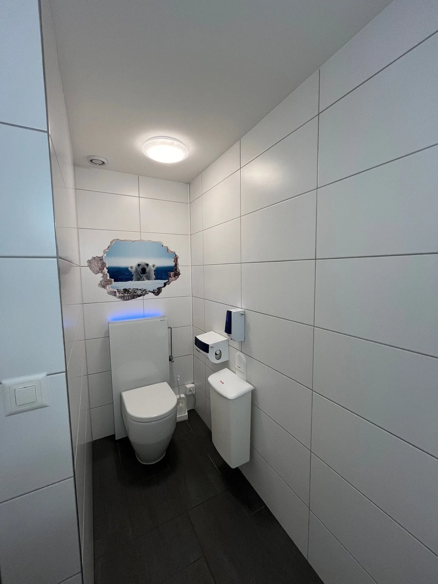 Modern office spaces for rent in prime location in Basel - Photo 8 of 10