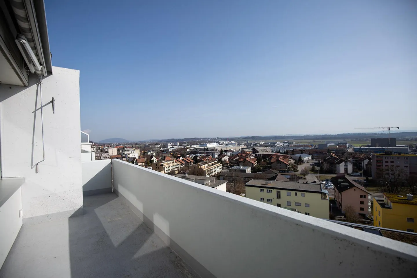 Appartamento moderno e ben curato di 4,5 locali in posizione tranquilla con vista - Foto 9 di 10