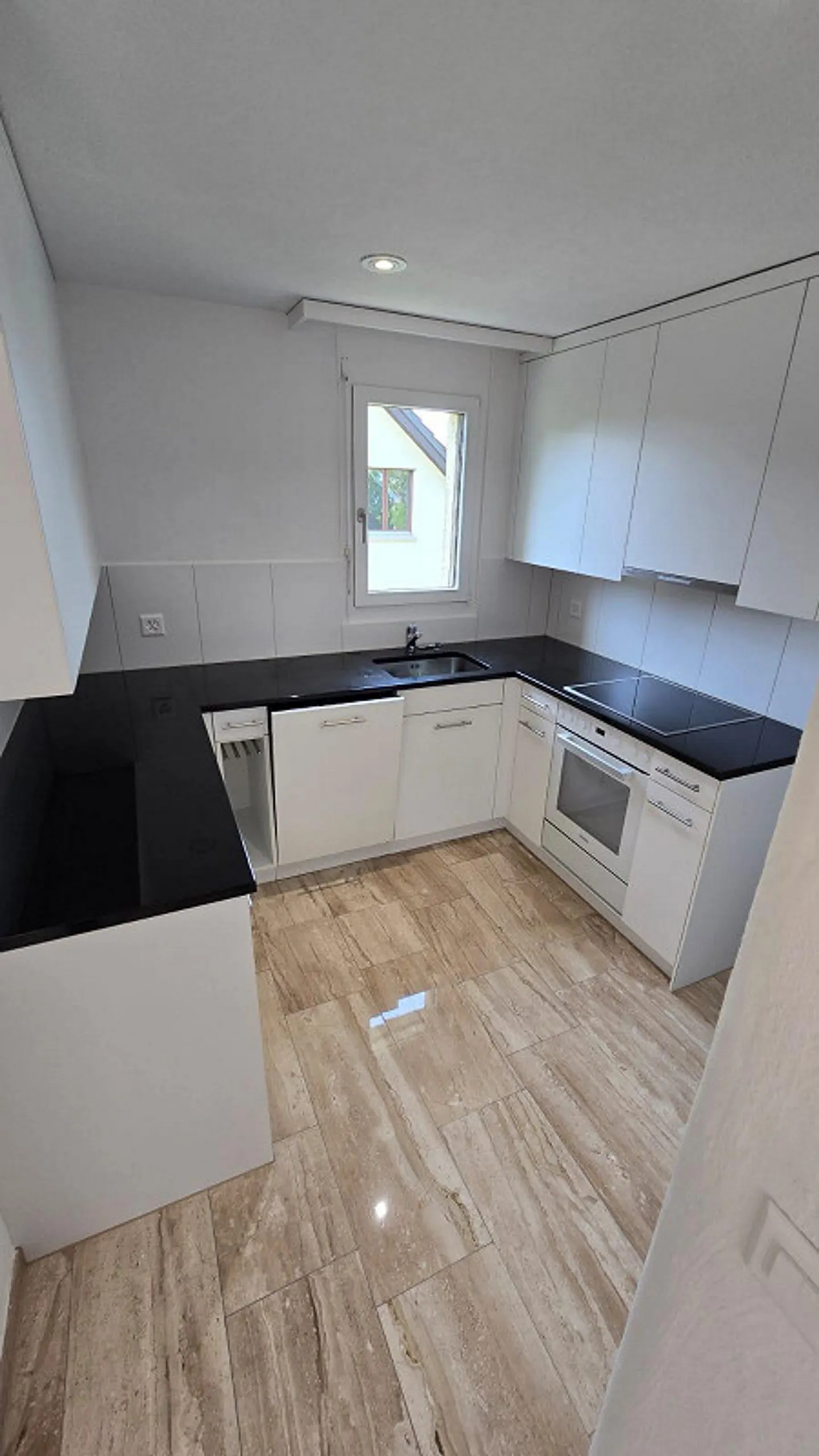 3.5 Room Apartment in Dübendorf - Photo 2 of 10