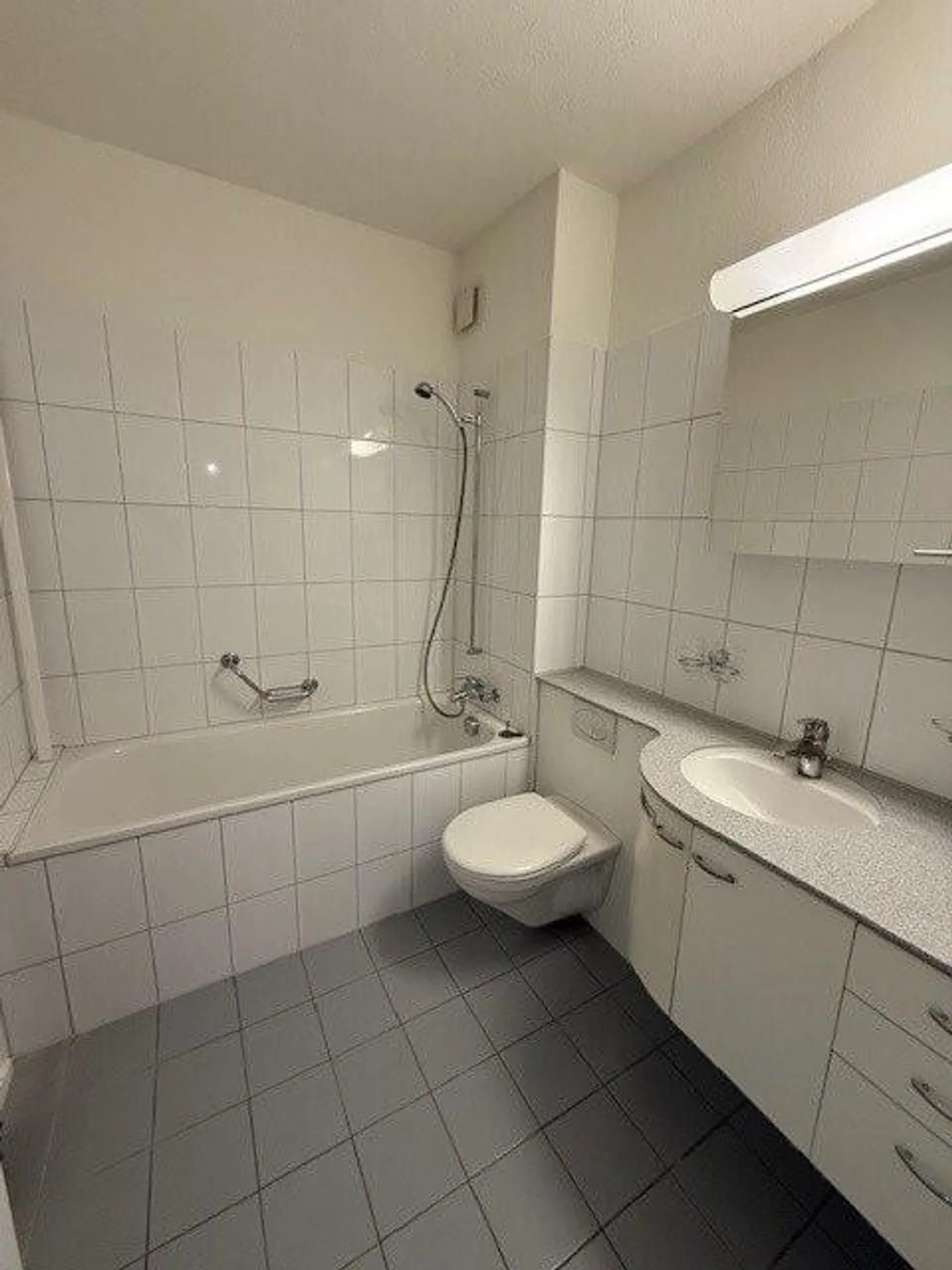 Perfect family apartment in the village center of Reinach - Photo 7 of 9