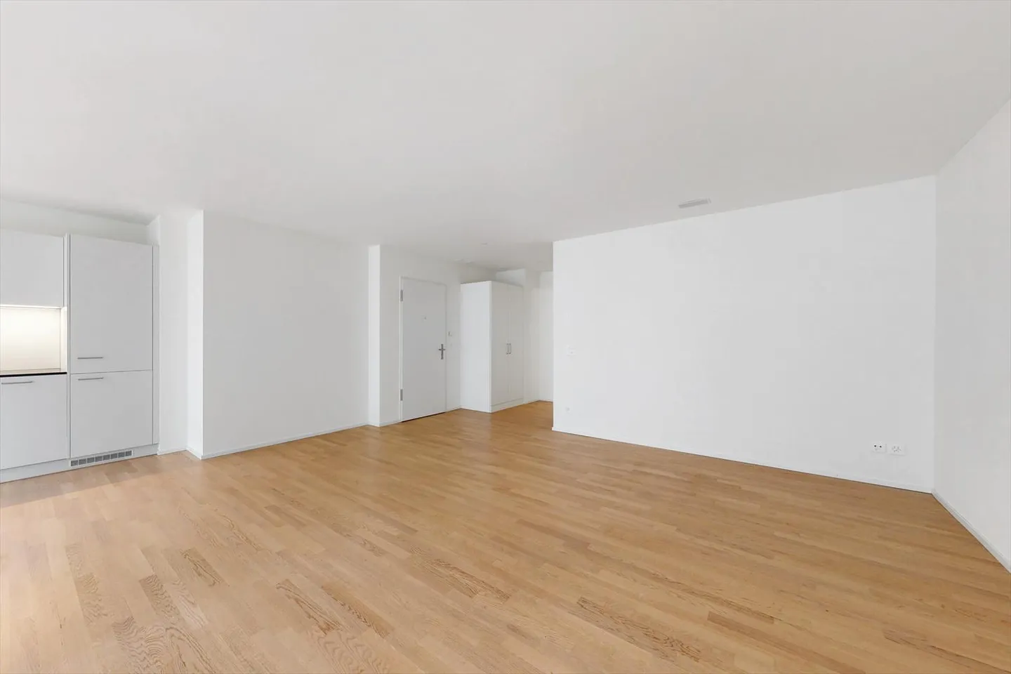 Vivere moderno, spazioso e centrale - Foto 3 di 9