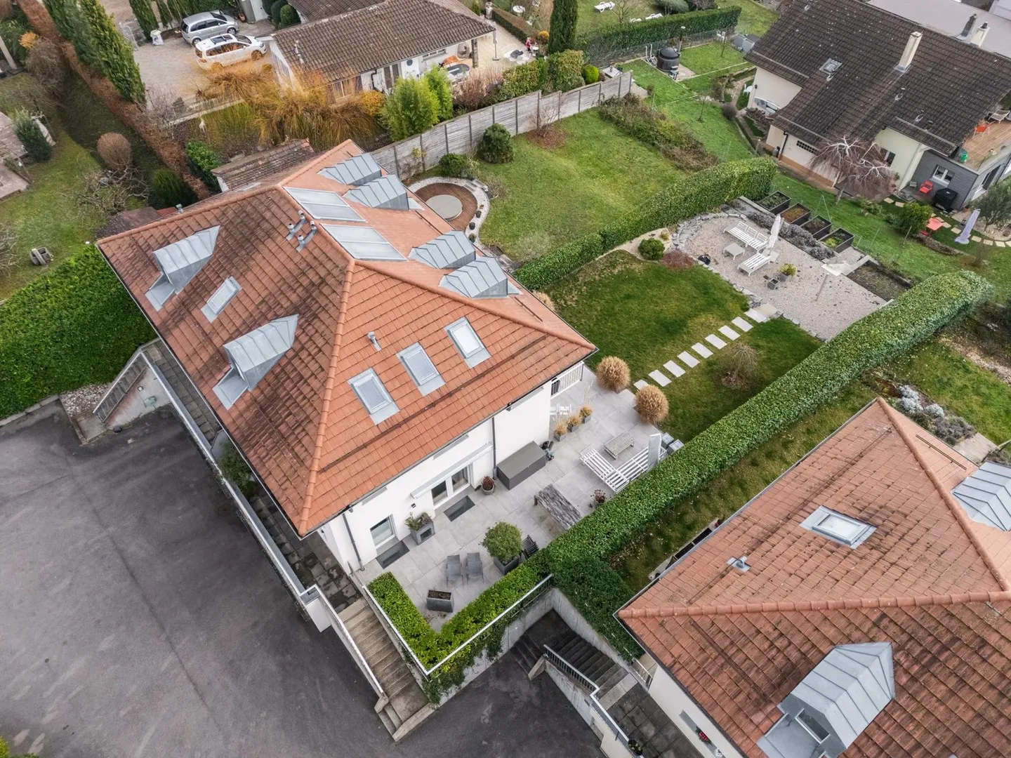 Elegant Semi-Detached House with Panoramic Views of the Lake and the Alps - Photo 2 of 13