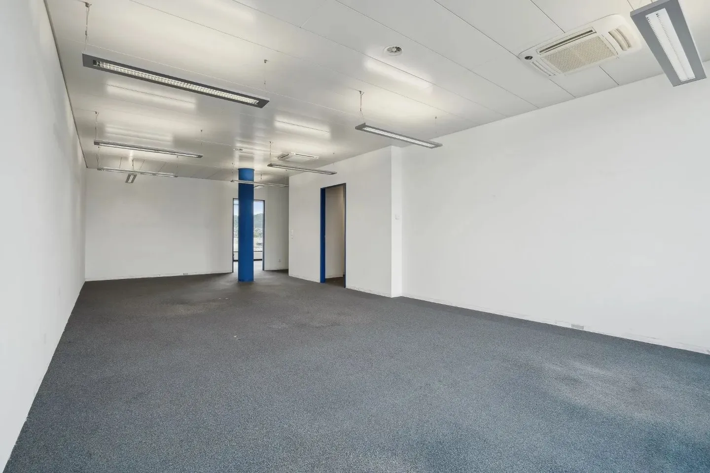 Commercial à louer, Kasernenstrasse 1, à Bachenbülach, Suisse - Photo 4 sur 13