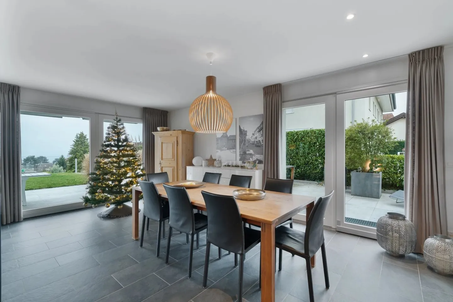 Elegant Semi-Detached House with Panoramic Views of the Lake and the Alps - Photo 3 of 13