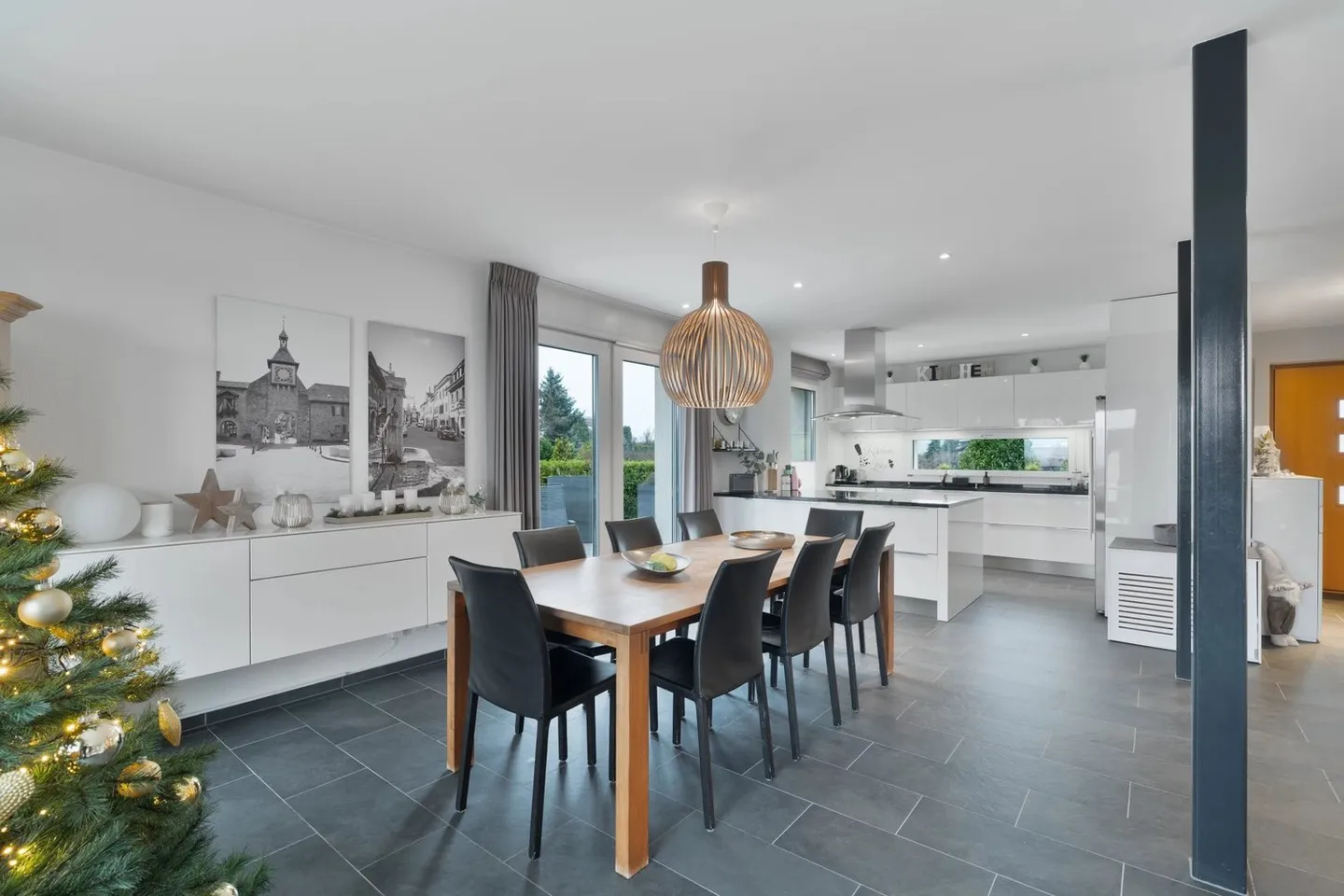 Elegant Semi-Detached House with Panoramic Views of the Lake and the Alps - Photo 4 of 13