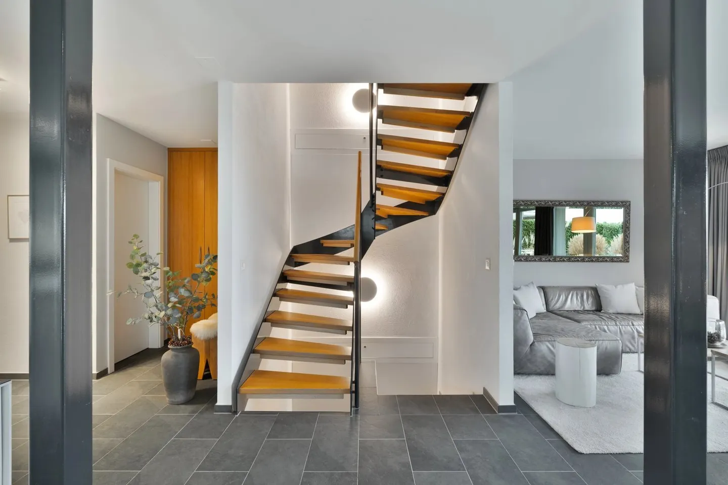 Elegant Semi-Detached House with Panoramic Views of the Lake and the Alps - Photo 8 of 13